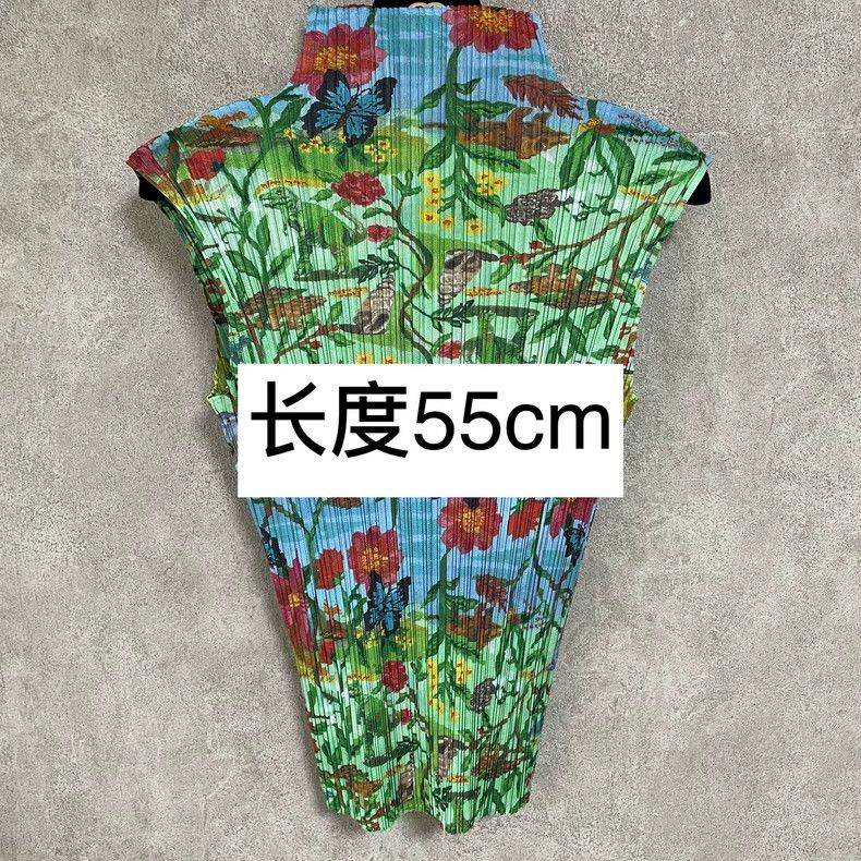 Issey Miyake Issey Miyake size:3 Green Dinosaur Park Pleated vest Size XS / US 0-2 / IT 36-38 - 2 Thumbnail