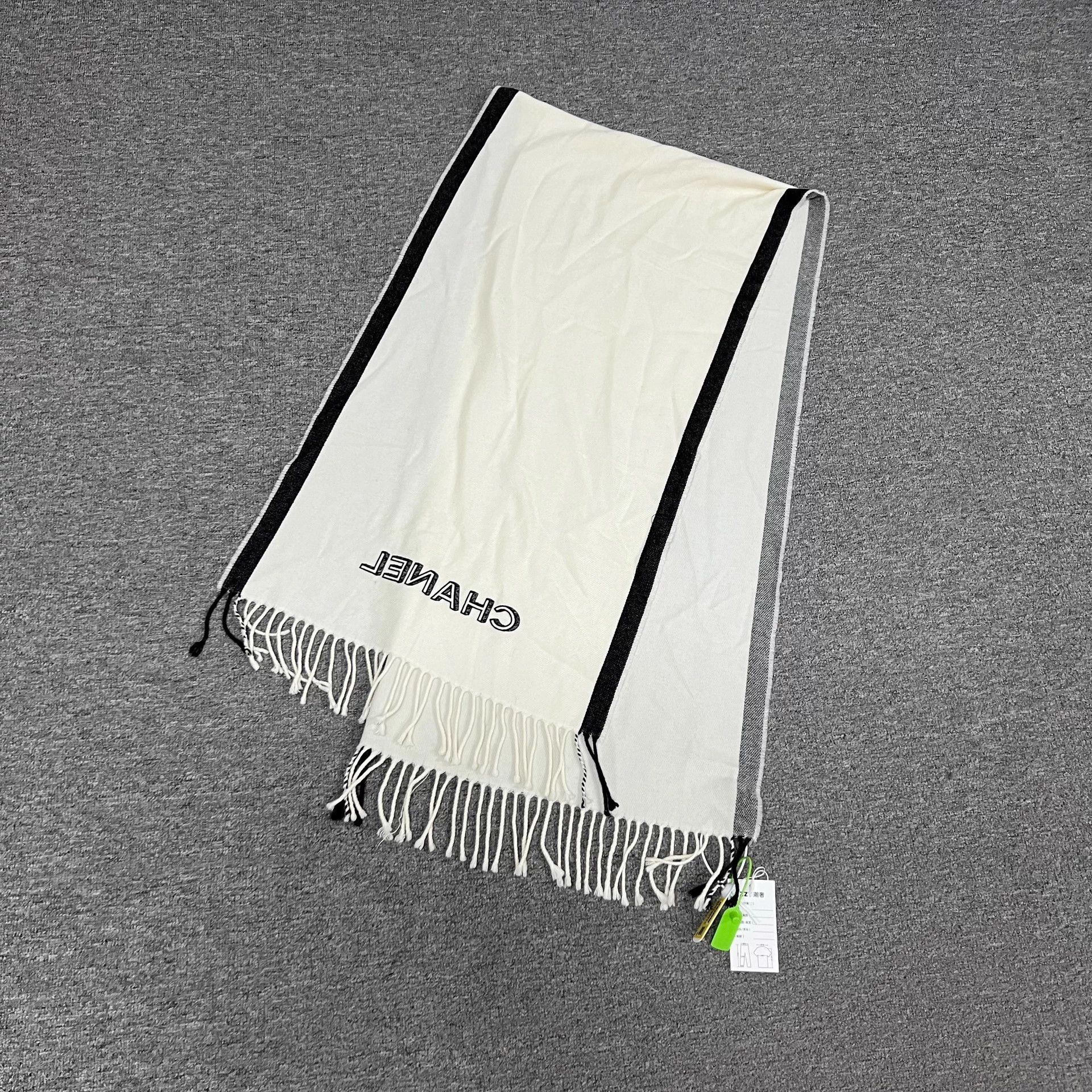 Chanel Chanel Flipped Logo Wool Scarf 99 New Size ONE SIZE - 1 Thumbnail
