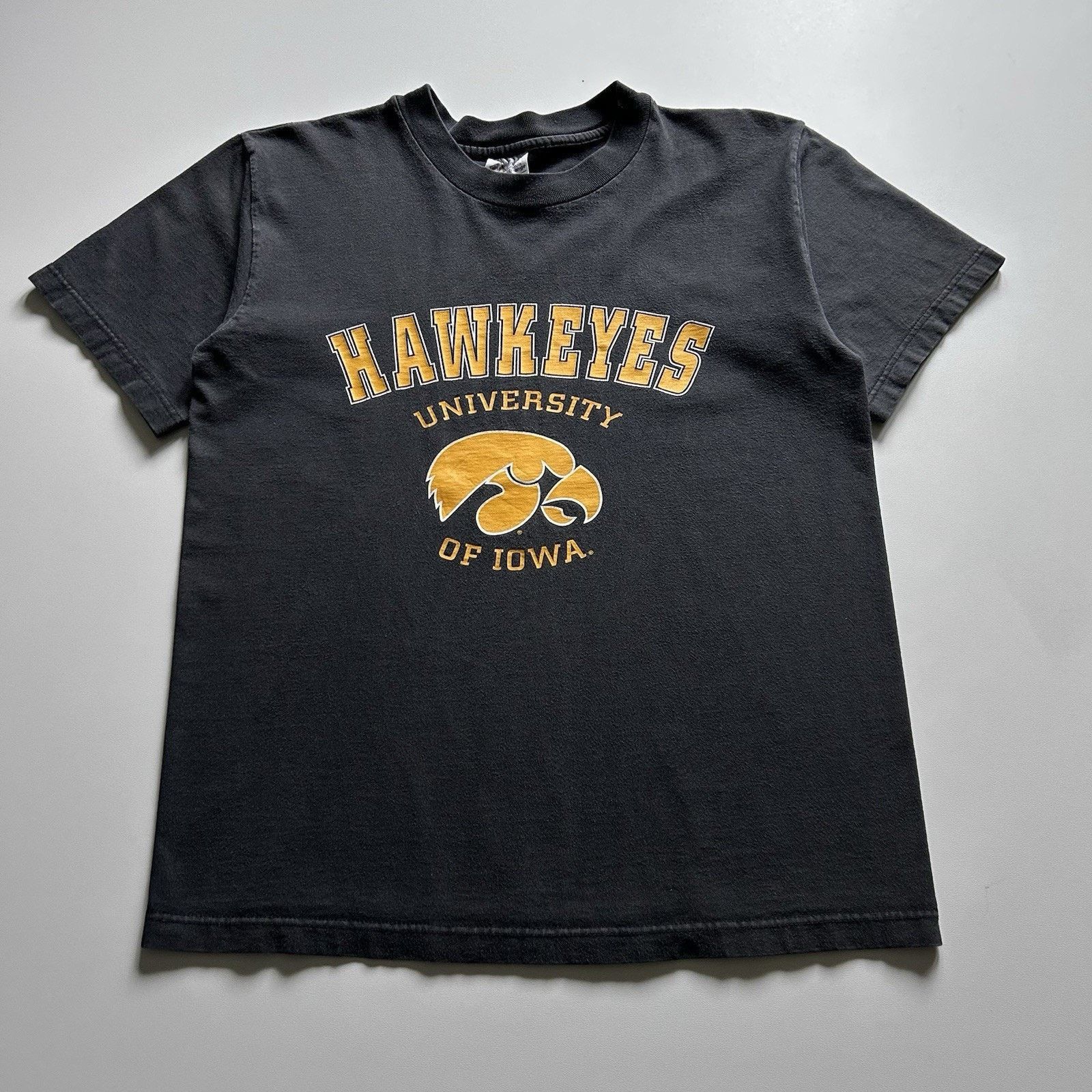 NCAA Vintage Iowa Hawkeyes T Shirt Medium 90s NCAA Faded Black Size US M / EU 48-50 / 2 - 1 Thumbnail