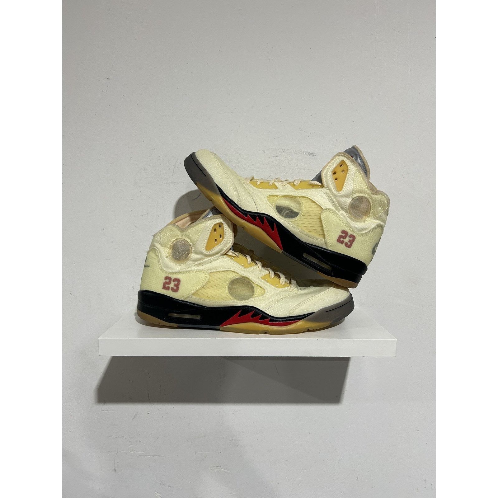 Nike NIKE JORDAN 5 OFF WHITE SAIL SIZE 14 PREOWNED Size US 14 / EU 47 - 1 Thumbnail
