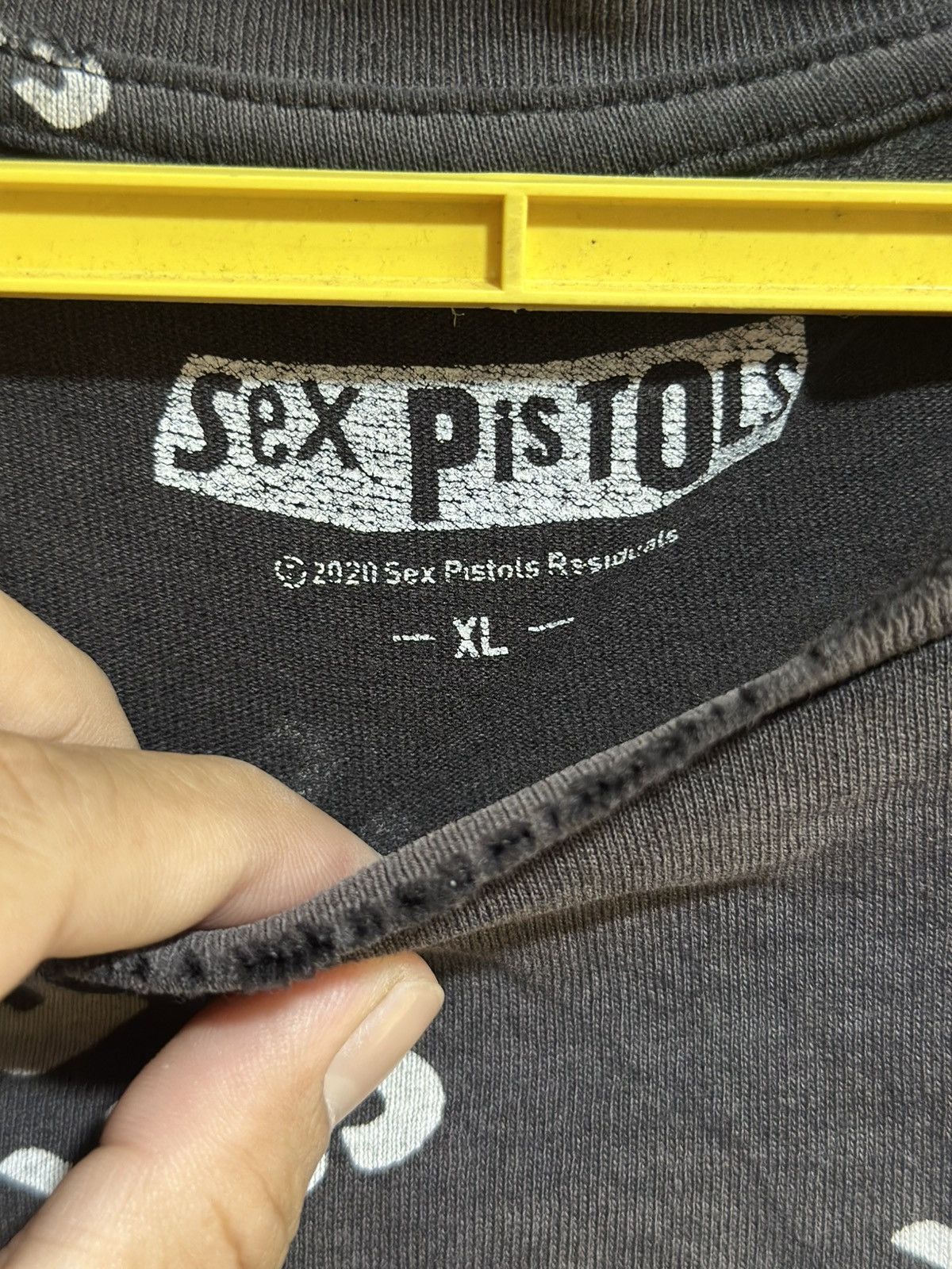 Band Tees × Vintage Thrashed Vintage Sex Pistol Sun Faded Tee Size US XL / EU 56 / 4 - 4 Thumbnail