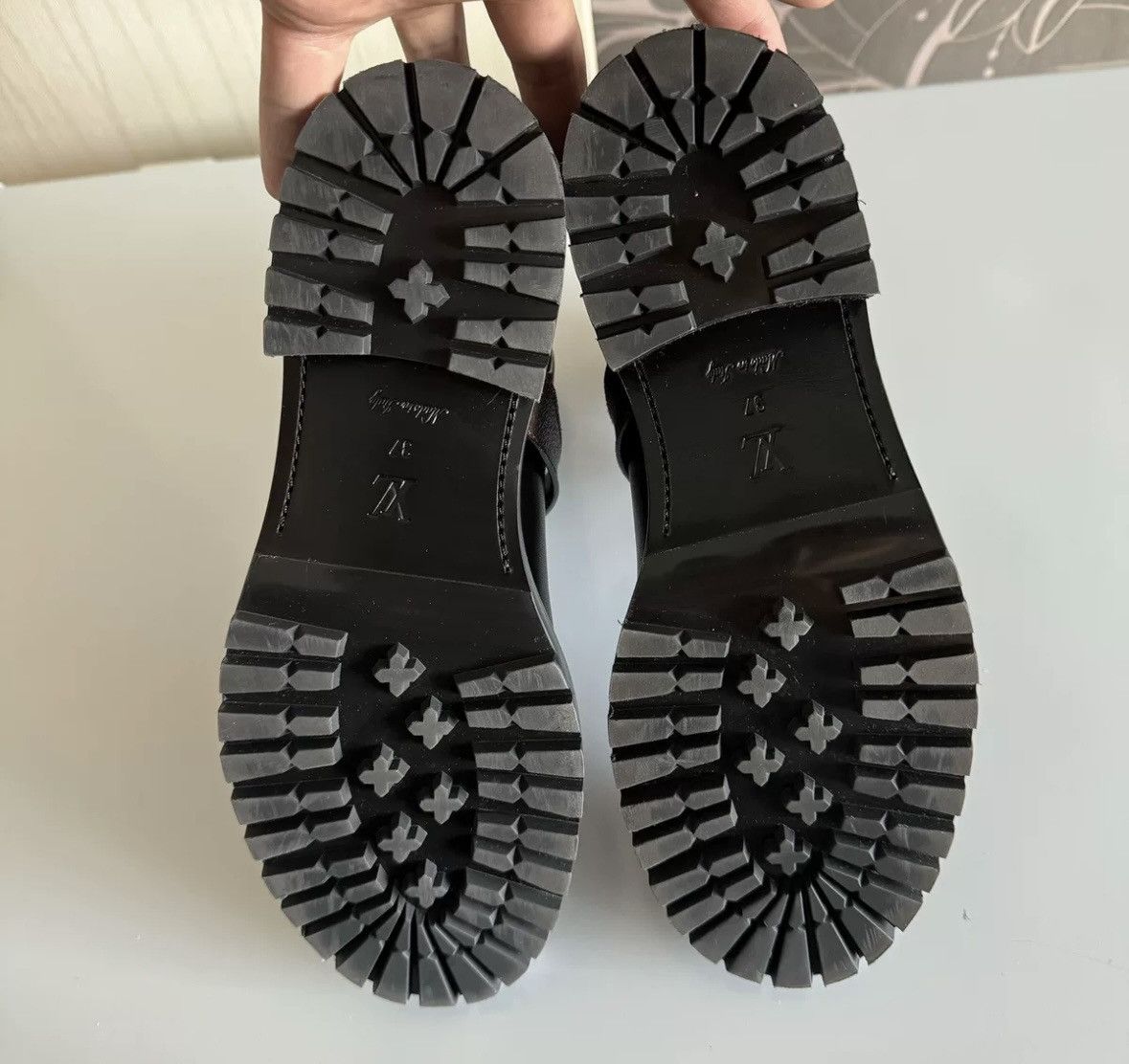 Louis Vuitton Louis Vuitton discovery Size US 8 / EU 41 - 9 Thumbnail