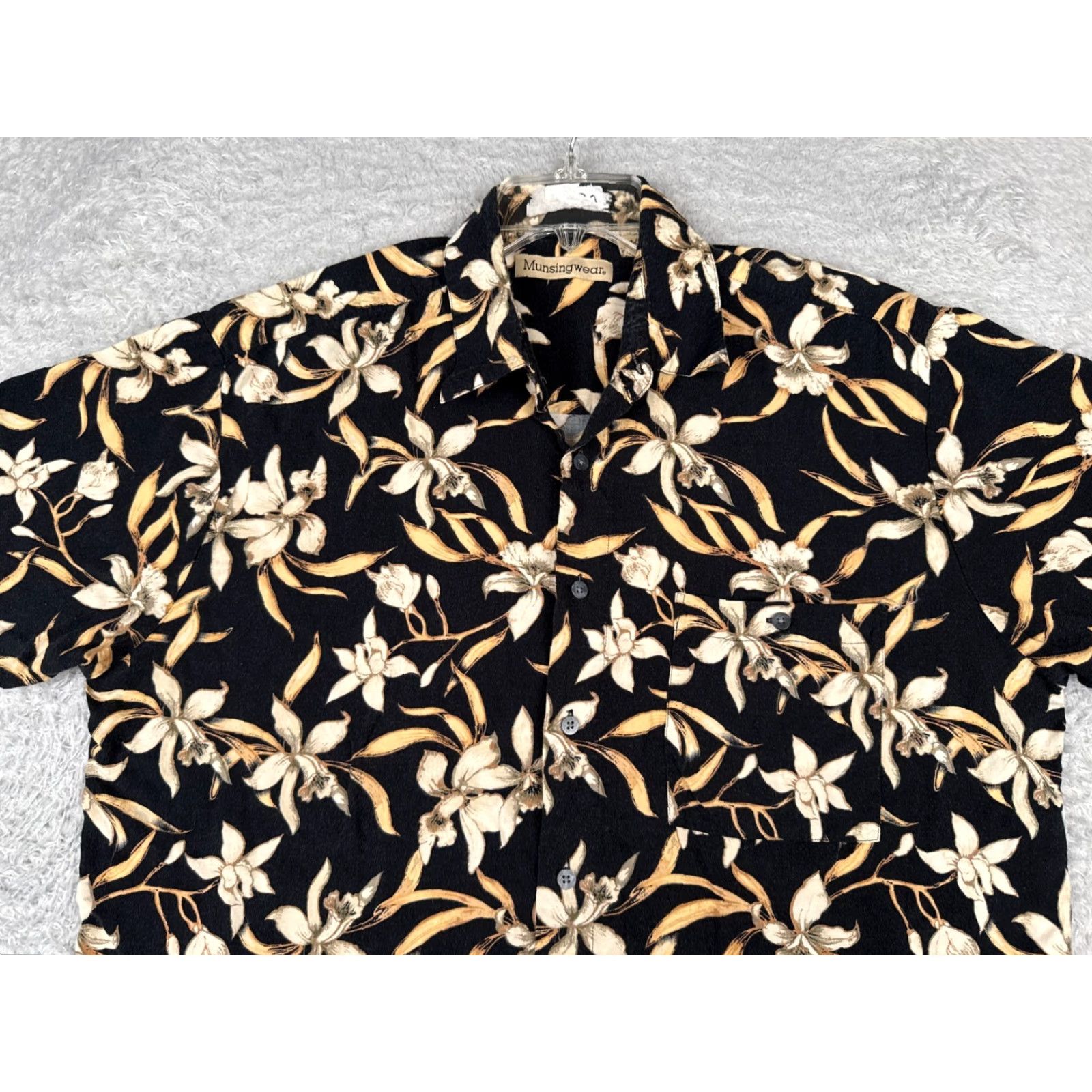 Vintage Munsingwear Shirt Mens Large Black Beige Floral Button Up Hawaiian 100% Rayon Size US L / EU 52-54 / 3 - 4 Thumbnail