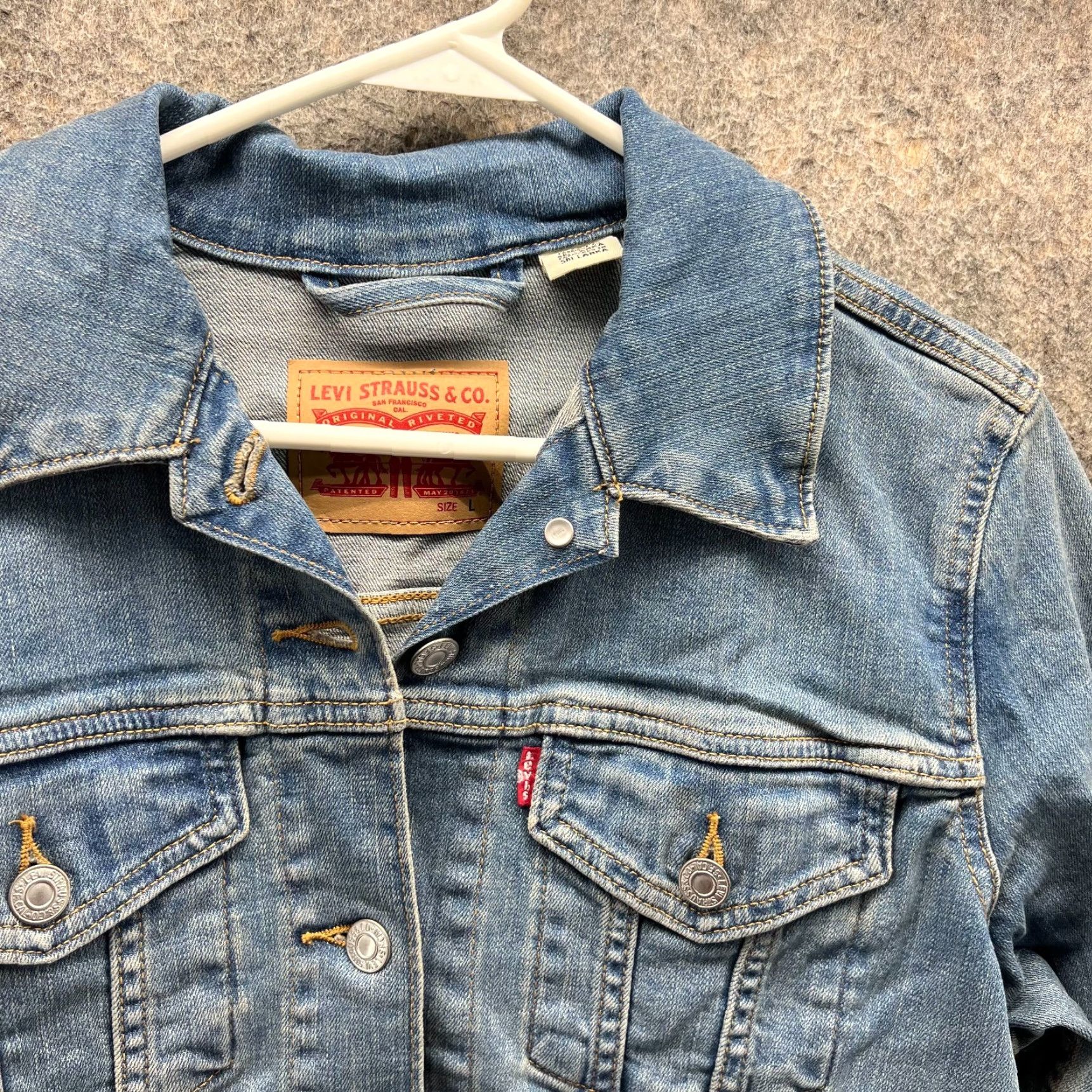 Levi's VINTAGE Levi's Denim Jacket Women Large Blue Jean Feather Print Trucker Lightwash Vtg Jacket Boots? Size 36" / US 14 / IT 50 - 7 Thumbnail