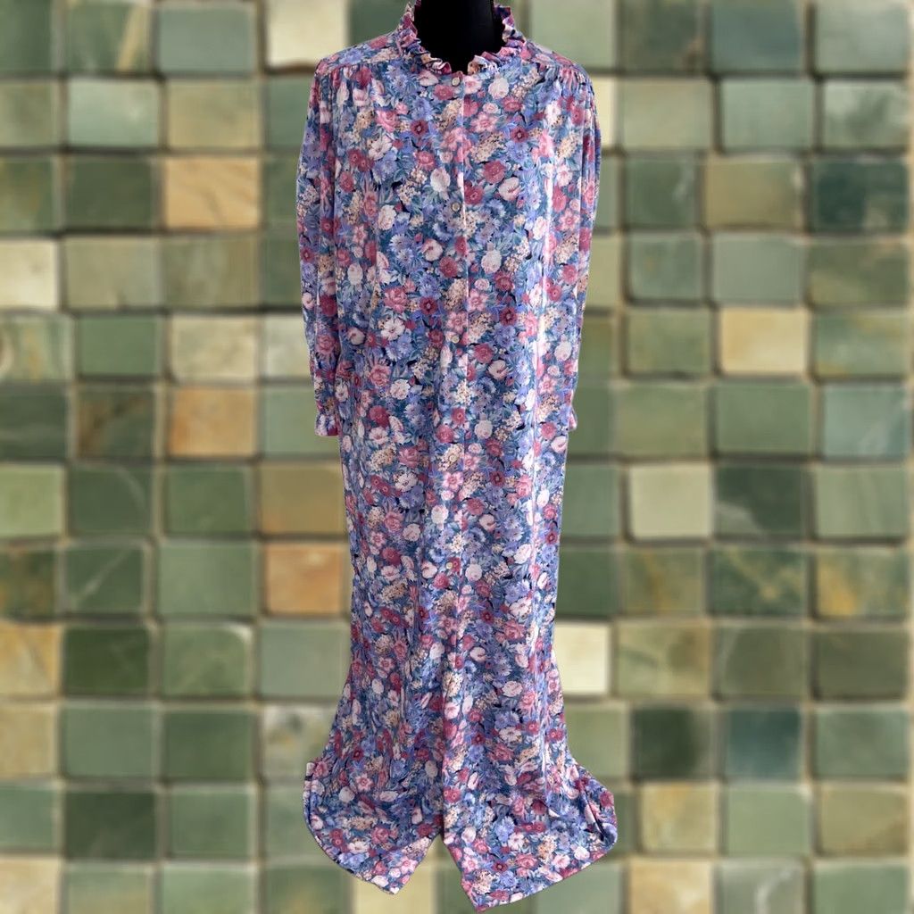 Vintage VINTAGE Lorraine Robe Nightgown Purple Floral One Size Satin Polyester Snap Housecoat Womens Size ONE SIZE - 1 Thumbnail