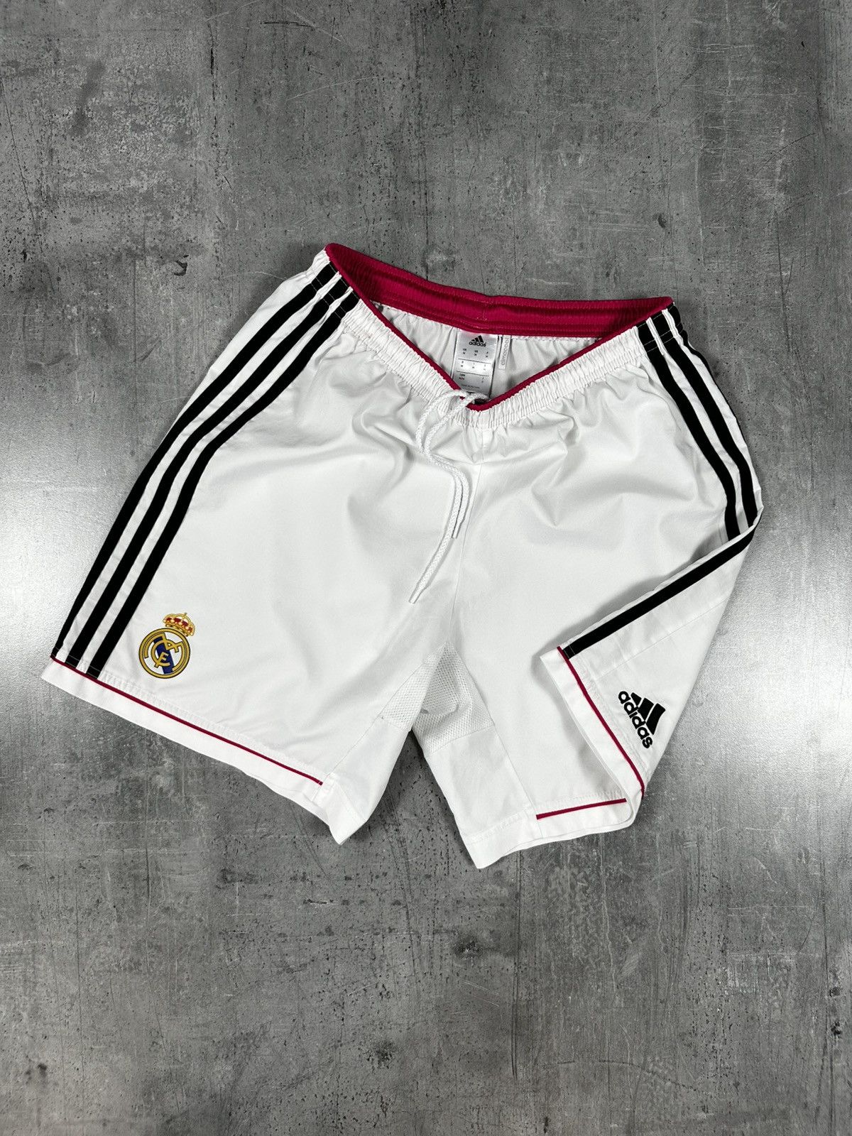 Vintage REAL MADRID 2014 2015 HOME FOOTBALL SOCCER SHORTS ADIDAS Size US 32 / EU 48 - 1 Thumbnail