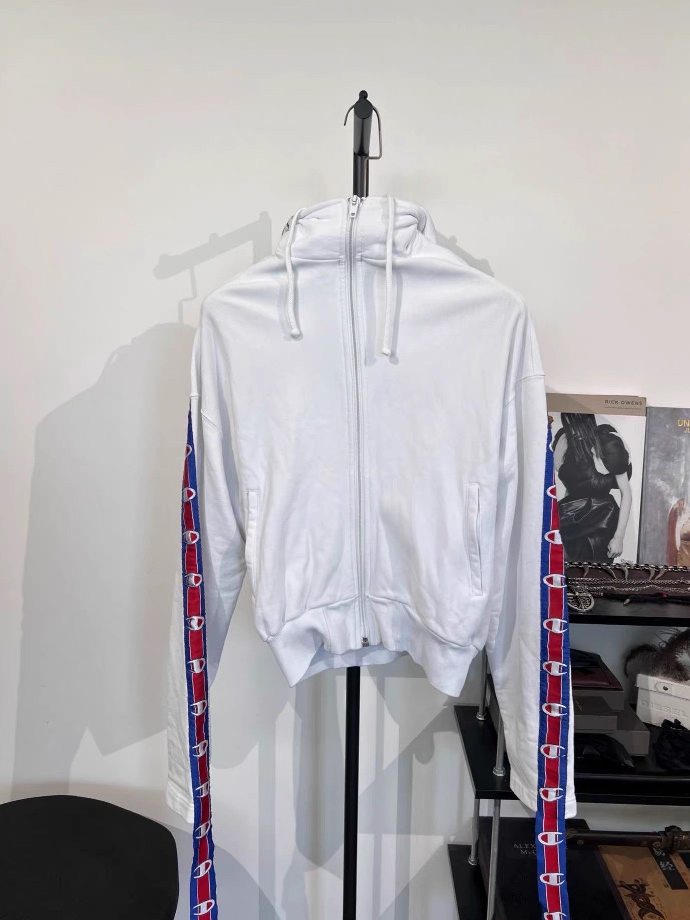 Vetements Vetements X Champion Ribbon Logo Zip Hoodie K35 Size US S / EU 44-46 / 1 - 2 Thumbnail