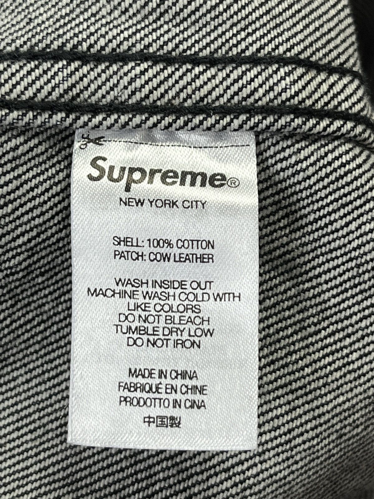 Supreme Supreme Inset Logo Denim Trucker Jacket 'Black' Size US M / EU 48-50 / 2 - 12 Thumbnail