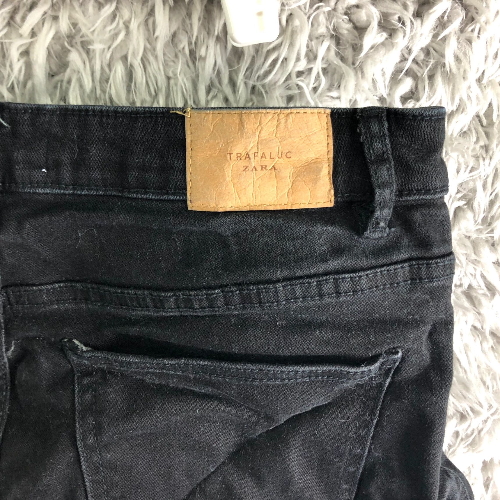 Zara Zara Jeans Short Womens Size 12 EUR 40 Mid Rise Dark Wash Black Denim Button Fly Boyfriend Short Congrats Modern Classic American Womens Size 34" / US 12 / IT 48 - 5 Thumbnail