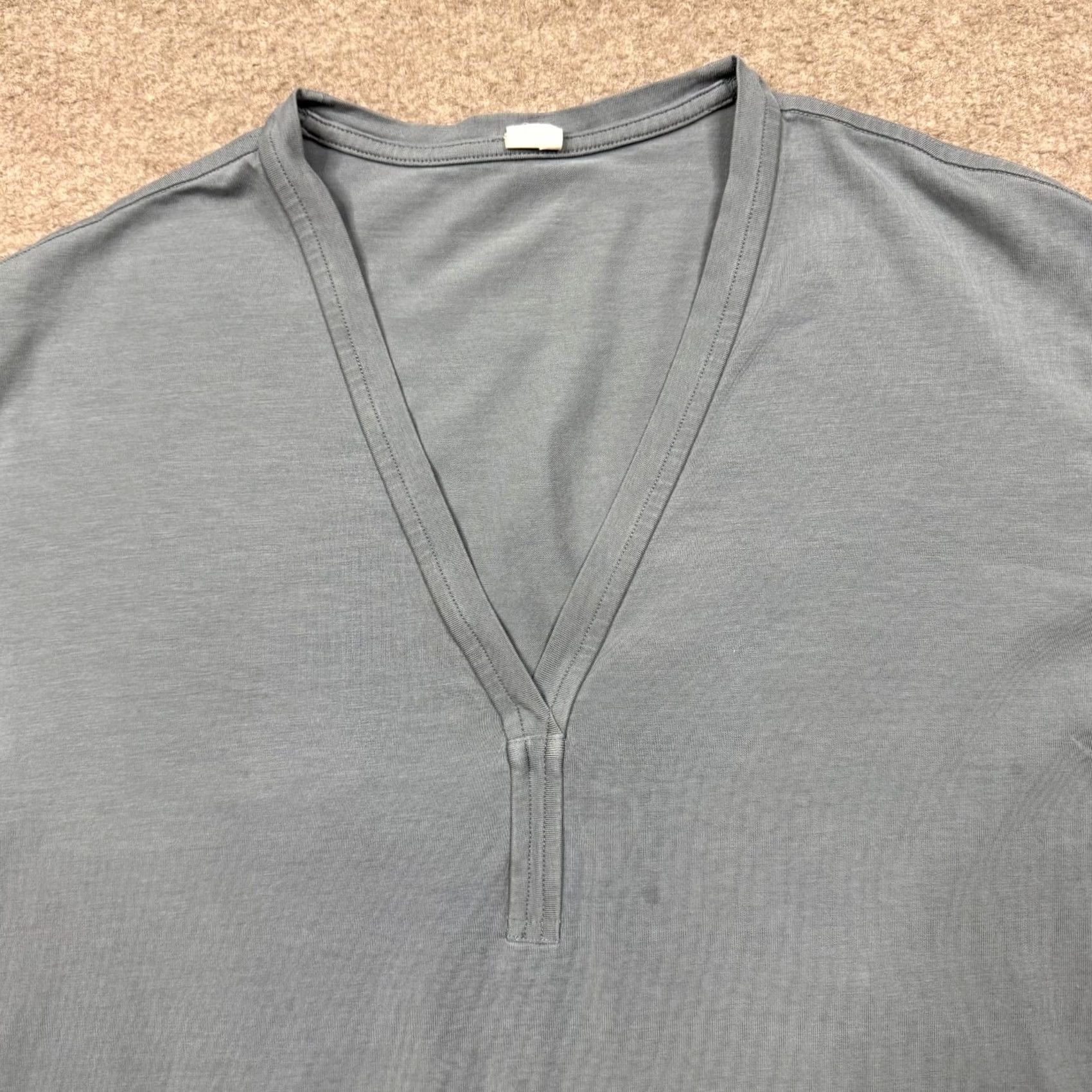 Lululemon Lululemon Women's Blue V Neck Pullover Long Sleeve Lightweight Tee Shirt Size 4 Size S / US 4 / IT 40 - 4 Thumbnail