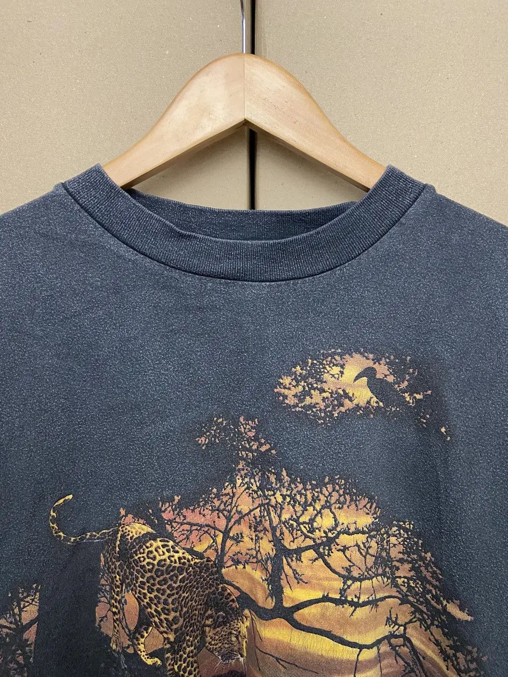 Vintage VINTAGE 90’S HARLEQUIN 1997 TIGER FADED TEE T SHIRT ANIMAL Size US XL / EU 56 / 4 - 6 Thumbnail