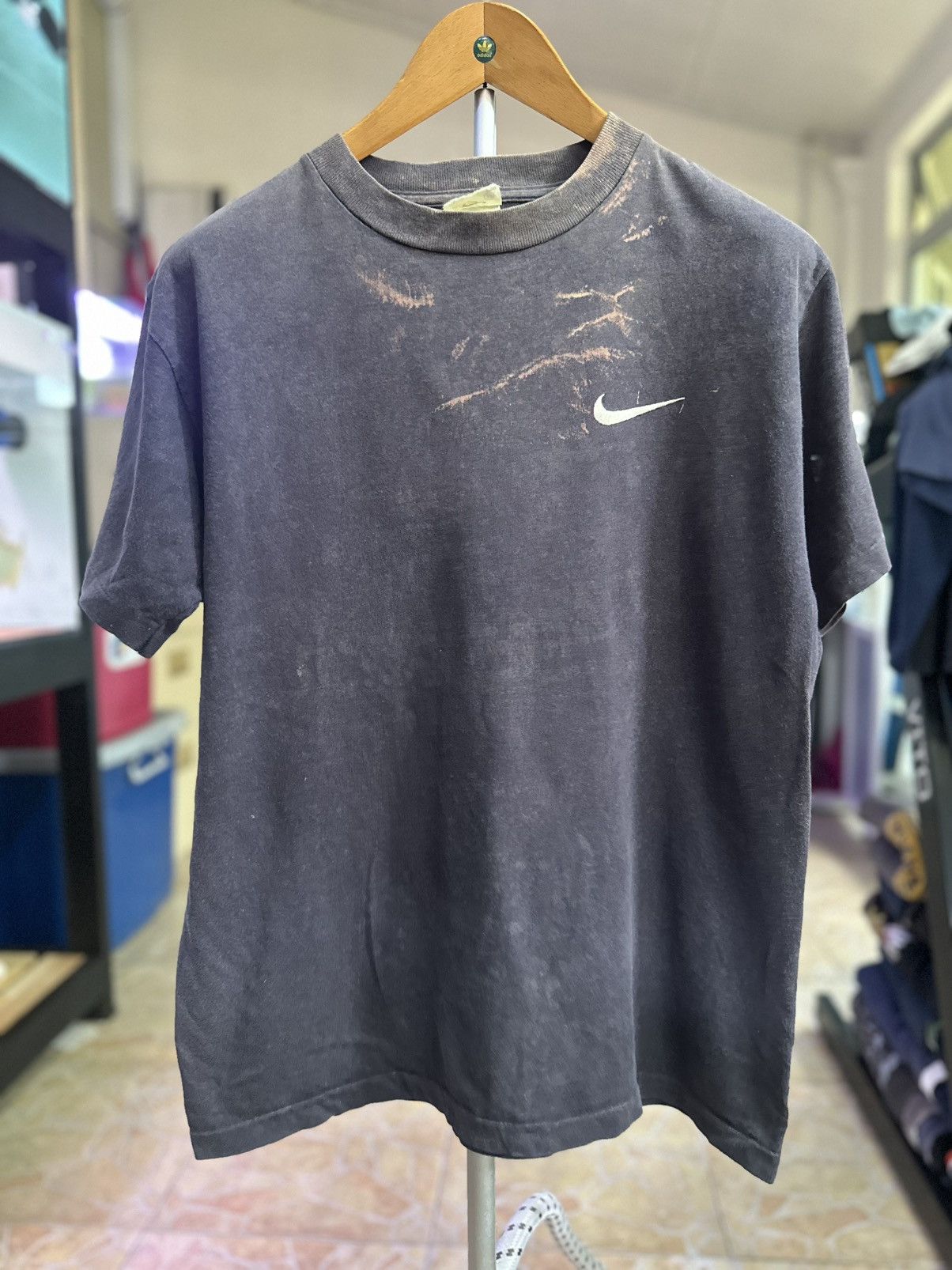 Nike Vintage thrashed Nike tshirt Size US M / EU 48-50 / 2 - 1 Thumbnail