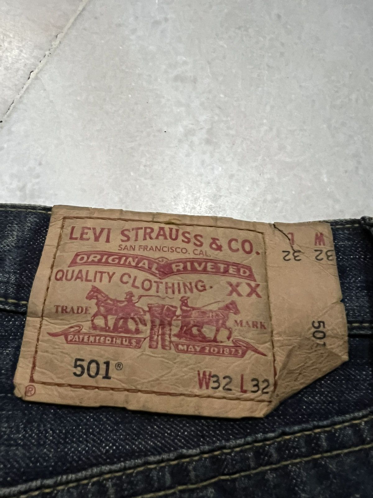 Levi's × Levi's Vintage Clothing VINTAGE 90’s STYLE LEVIS 501 BUTTON FLY DISTRESS JEANS Size US 31 - 23 Thumbnail