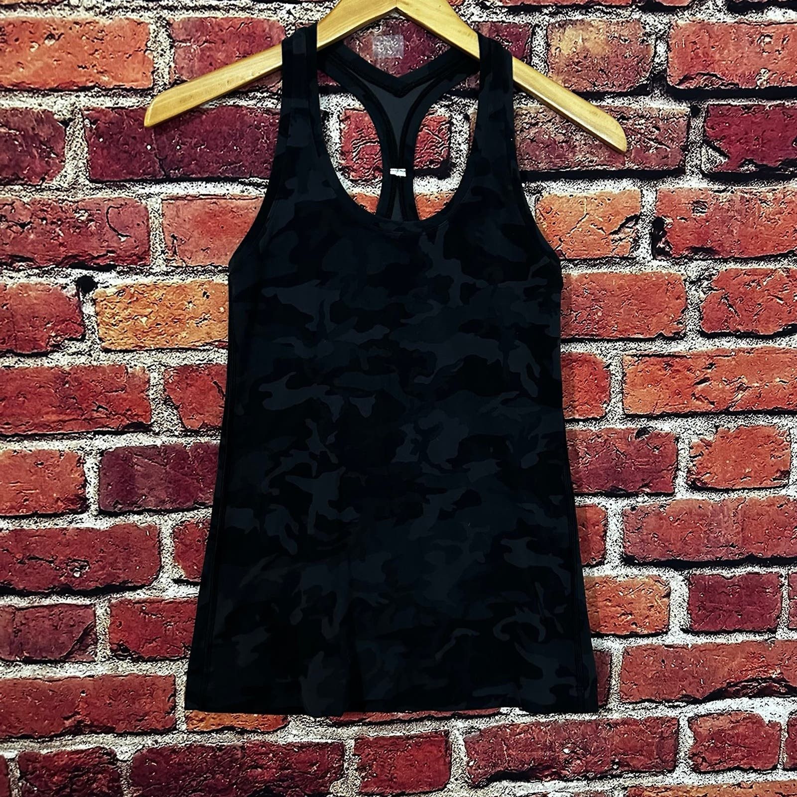 Lululemon Lululemon Tank top size 8 Size M / US 6-8 / IT 42-44 - 1 Thumbnail