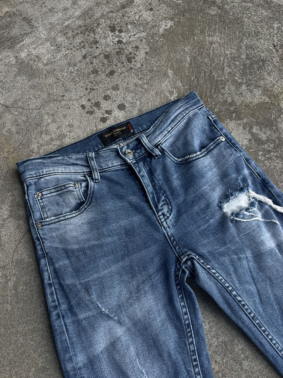 Dolce & Gabbana Crazy Vintage Dolce&Gabbana Big Metal Logo Distressed Jeans Size US 31 - 9 Thumbnail
