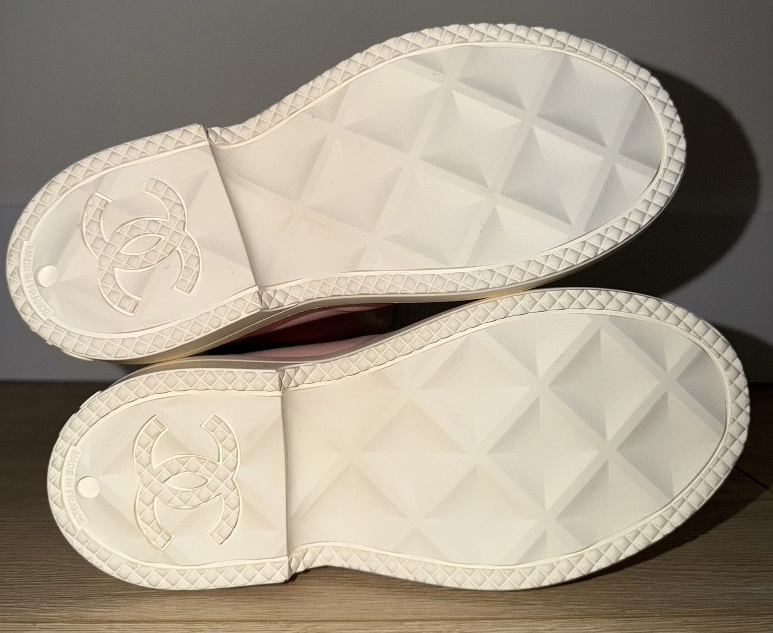 Chanel Chanel 26C White CC Logo High Pull On Rubber Rain Boots 39 Size US 9 / IT 39 - 25 Thumbnail