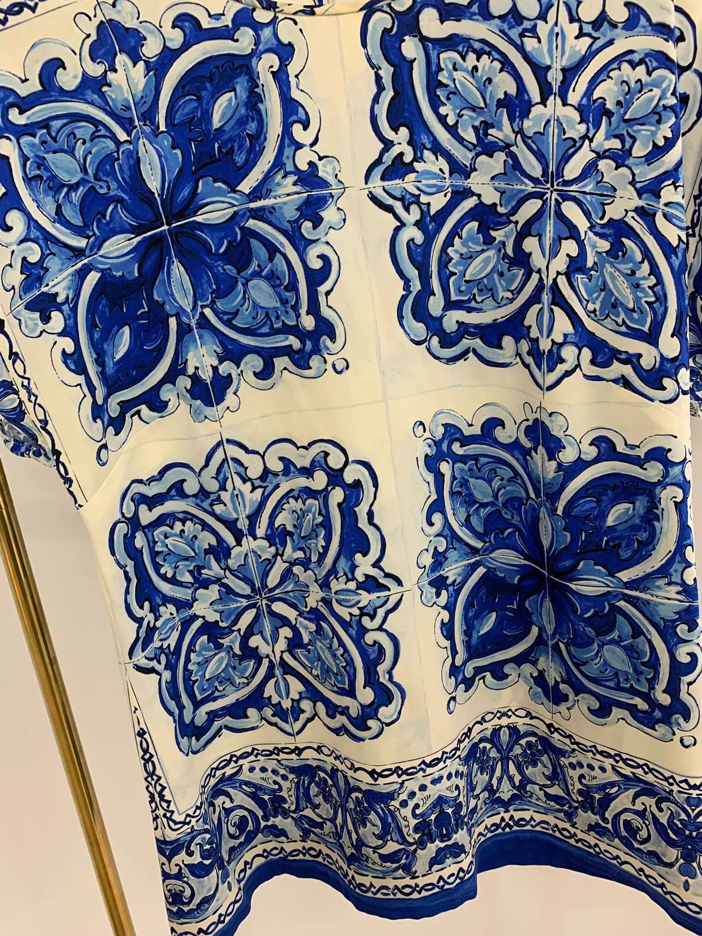 Dolce & Gabbana DG Blue White Colorblock Printed Silk Short-Sleeve Tee 38 Size XS / US 0-2 / IT 36-38 - 2 Thumbnail