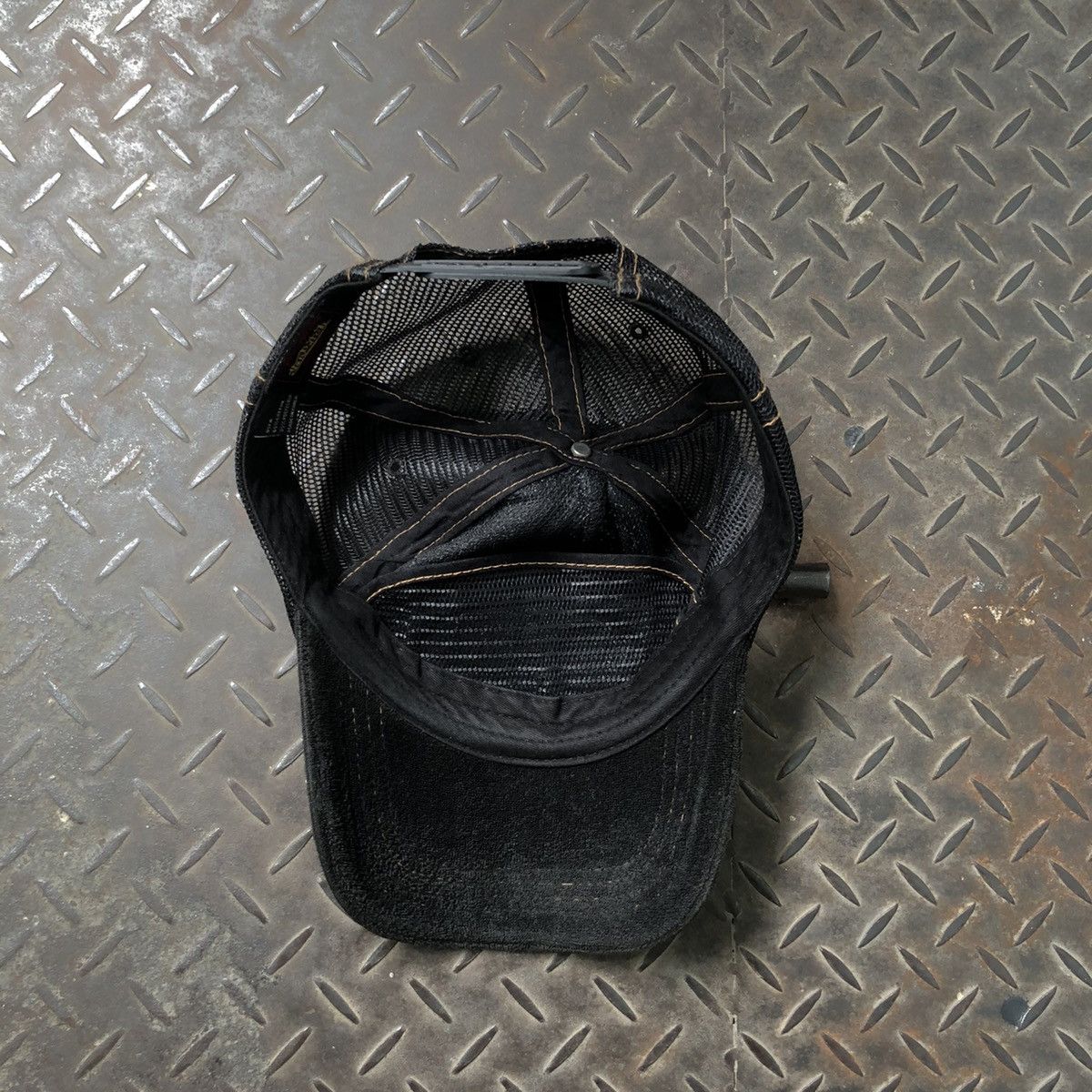 Von Dutch 🚫 SOLD 🚫 Von Dutch Rare Black Suede-Towel Trucker Hat Size ONE SIZE - 6 Thumbnail