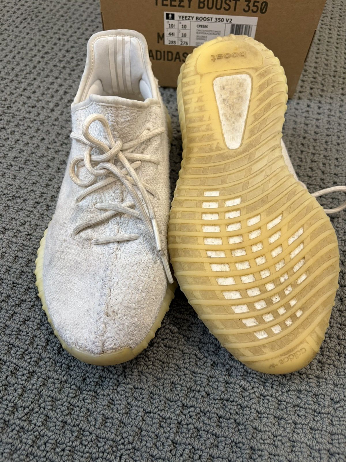Yeezy Yeezy 350 v2 in Triple White. Excellent Size US 10.5 / EU 43-44 - 3 Thumbnail