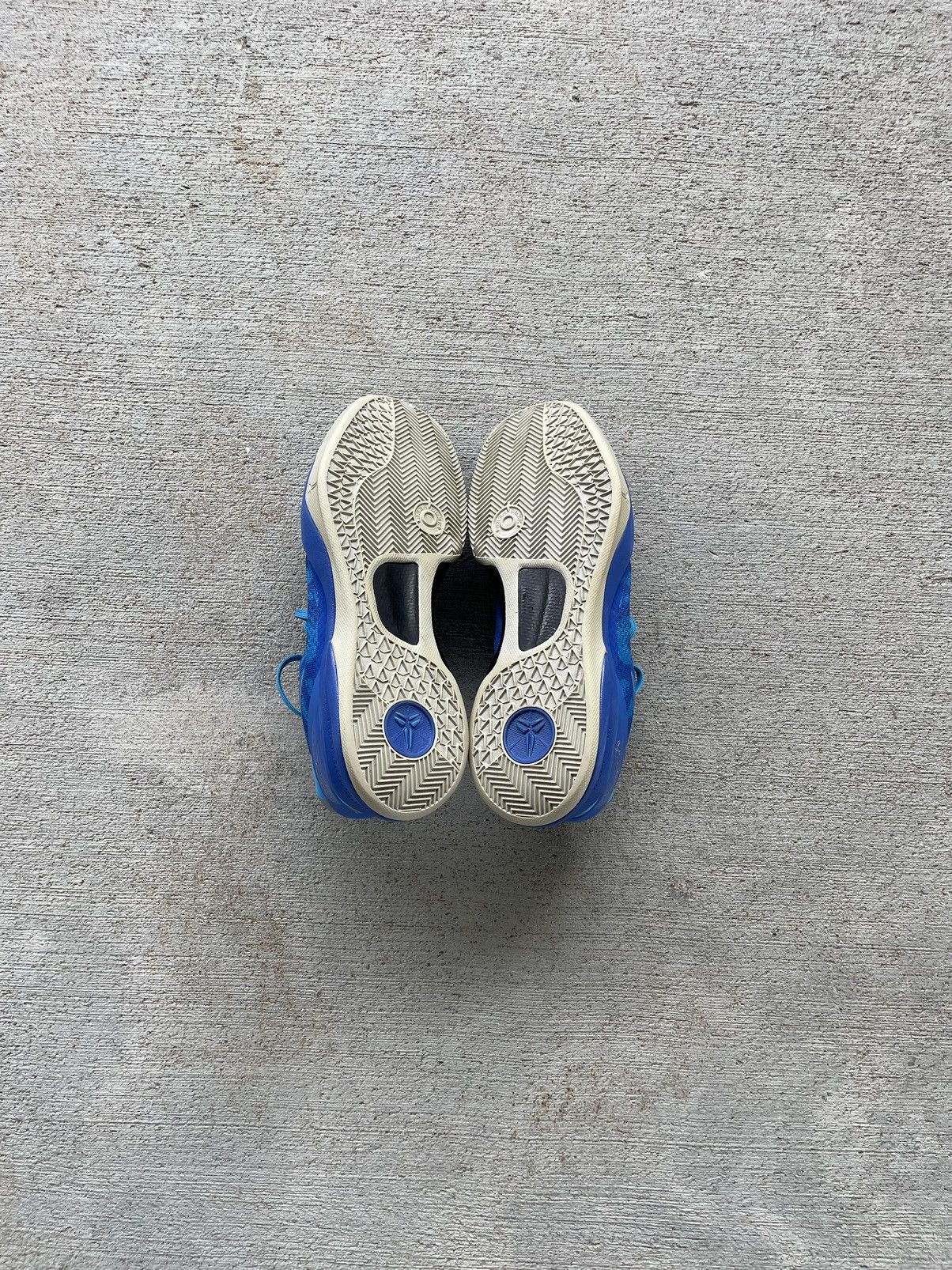 Nike *RARE* Kobe 8 Blue Glow Size US 10 / EU 43 - 3 Thumbnail