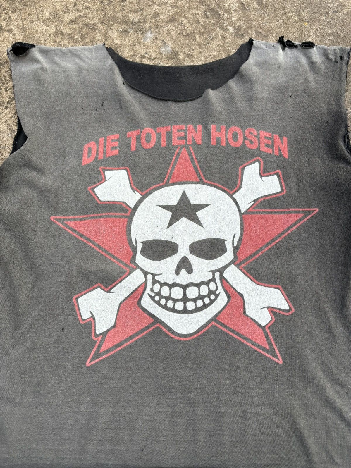 Vintage Trashed Faded Cropped Die Toten Hosen Skull Tank Top Size US L / EU 52-54 / 3 - 3 Thumbnail