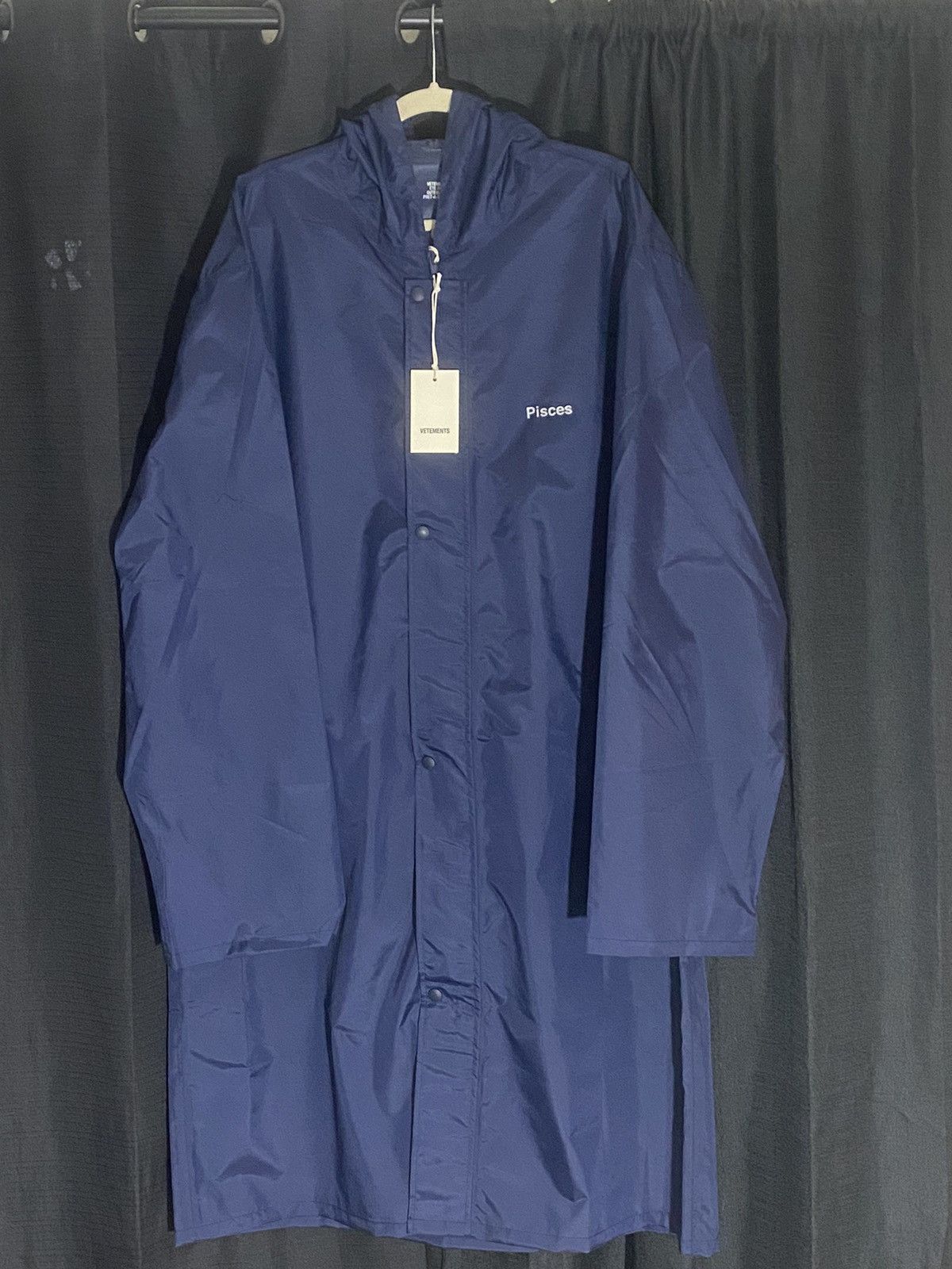 Vetements pisces clearance raincoat