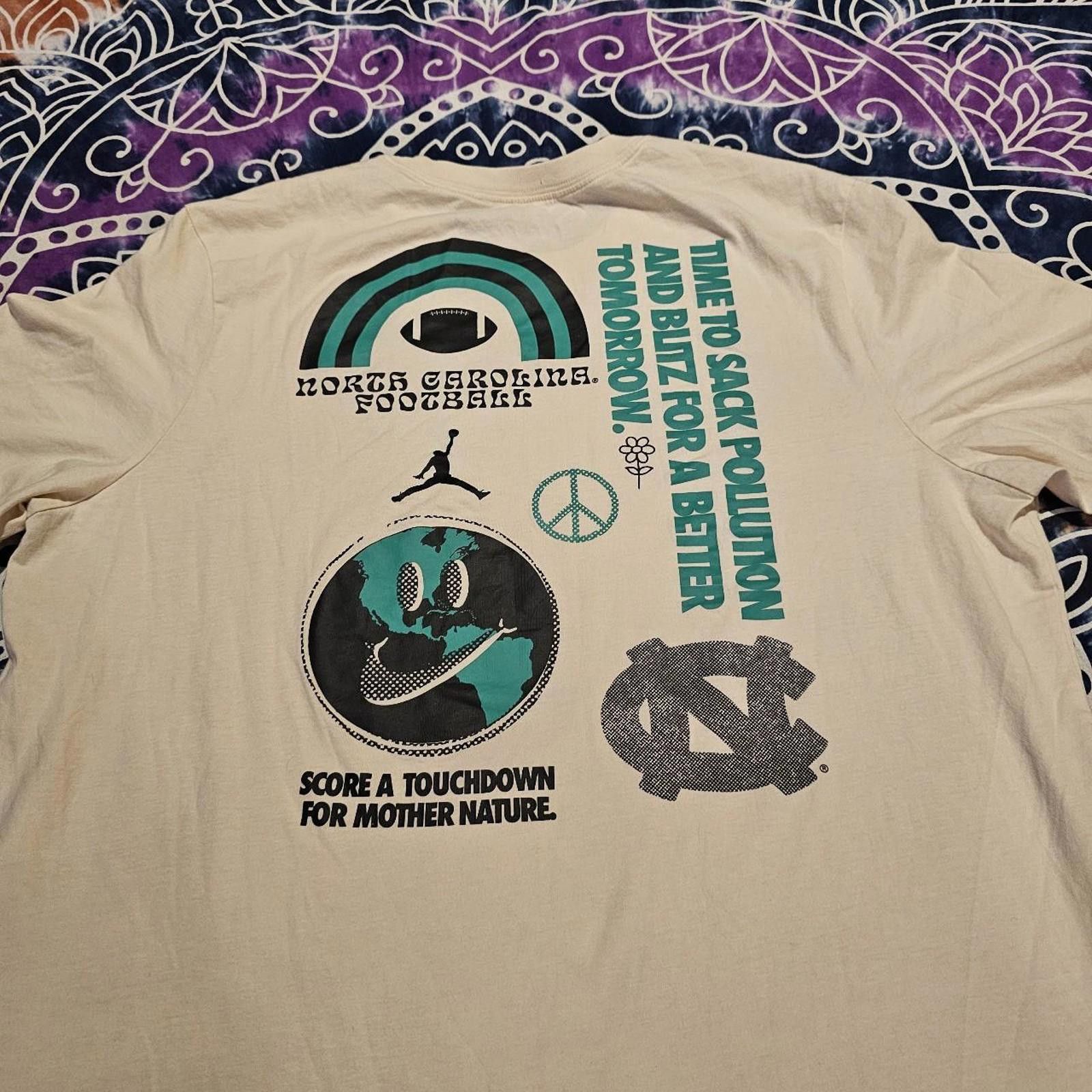 Nike Nike Men's UNC Football T-shirt Size US XL / EU 56 / 4 - 8 Thumbnail