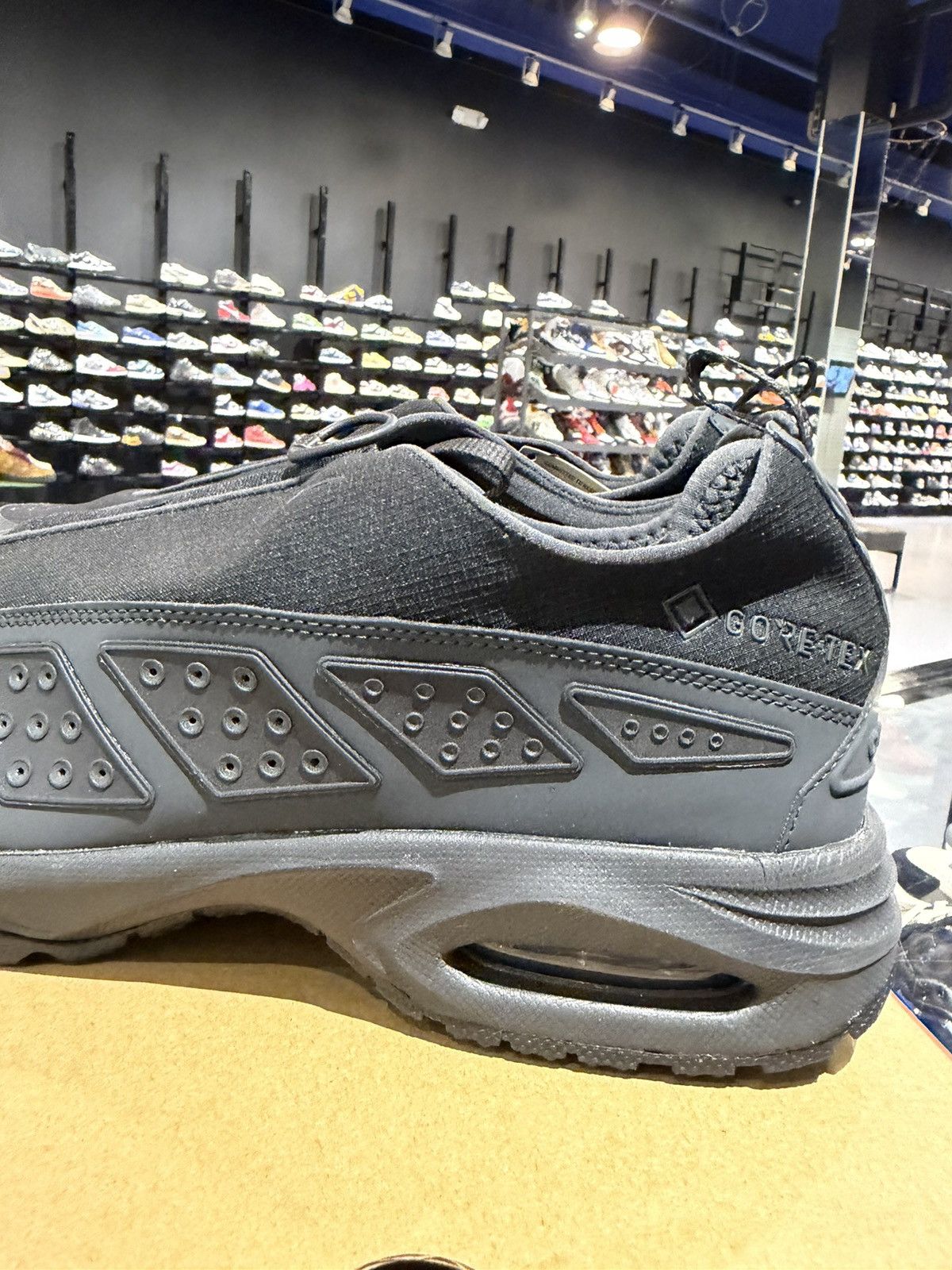 Nike Size 11m - Nike Air Max Sunder Gore-Tex Black Size US 11 / EU 44 - 5 Thumbnail