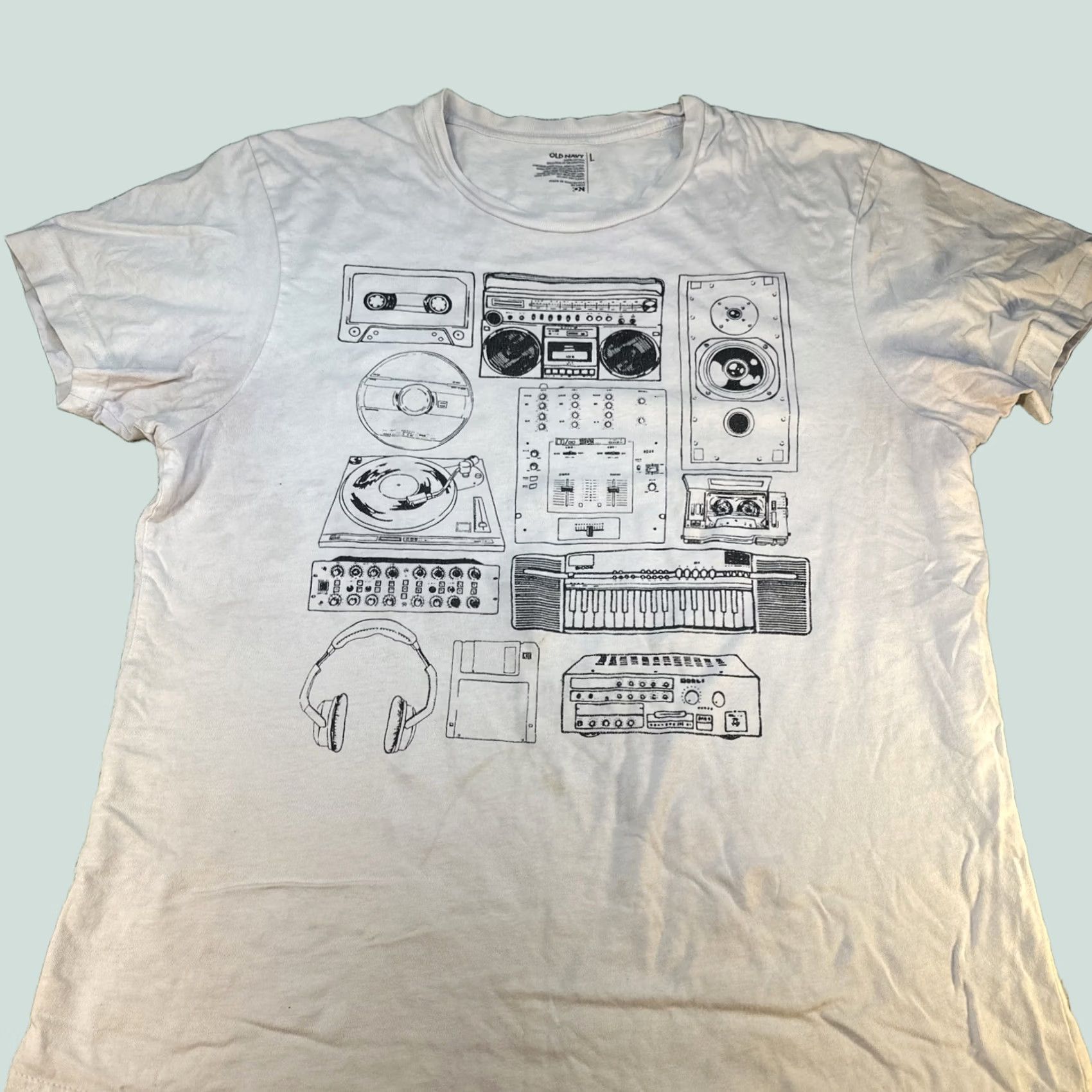 Old Navy Old Navy T-Shirt Men White Size L Graphic Retro Music Boombox Tee Size US L / EU 52-54 / 3 - 1 Thumbnail