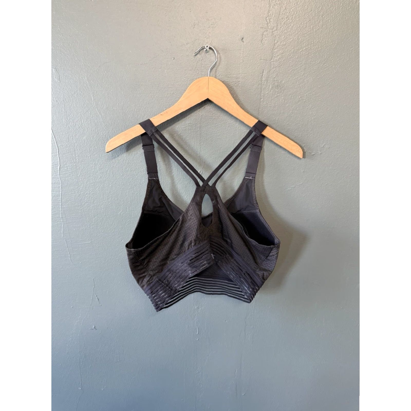 Victoria's Secret Victoria's Secret Victoria Spotrt Womens Black Atlhetic Sports Bra 36DD DD 36 Black Women Sports Bra Activewear Size ONE SIZE - 2 Thumbnail
