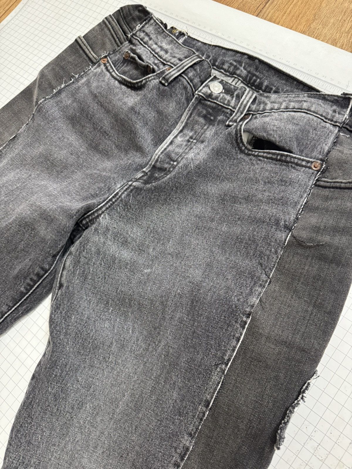 Levi's Reworked Black and Grey Levi’s Denim Jeans One-of-a-Kind Size 30" / US 8 / IT 44 - 3 Thumbnail