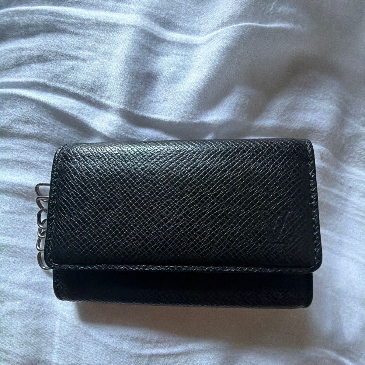 Louis Vuitton Louis Vuitton Black Taiga Key Holder Size ONE SIZE - 1 Thumbnail