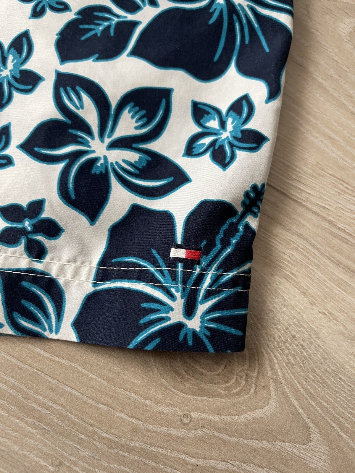 Tommy Hilfiger Tommy Hilfiger Floral Swim Trunks - Tropical Hibiscus Print Size US 34 / EU 50 - 3 Thumbnail