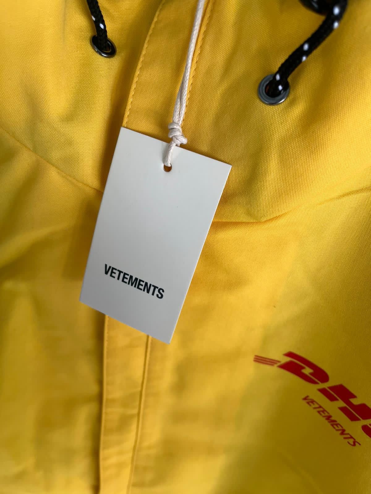 Vetements SS18 DHL Parka in Yellow Size US S / EU 44-46 / 1 - 8 Thumbnail