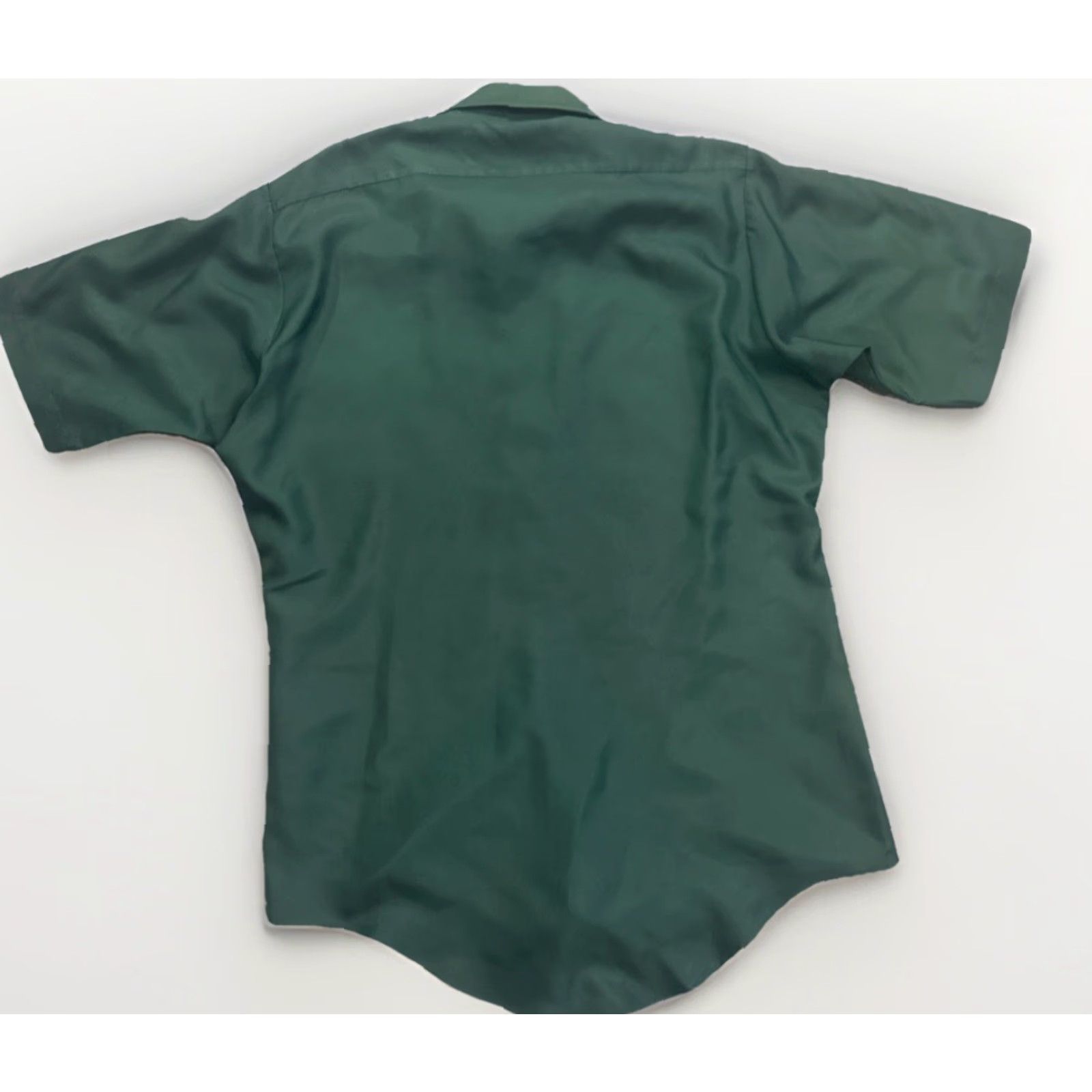 Van Heusen VINTAGE Van Heusen Hampshire House Green Satin Button-Up Shirt L 15 Unisex Adults 70s Short Sleeve Mens Womens Size US L / EU 52-54 / 3 - 2 Thumbnail