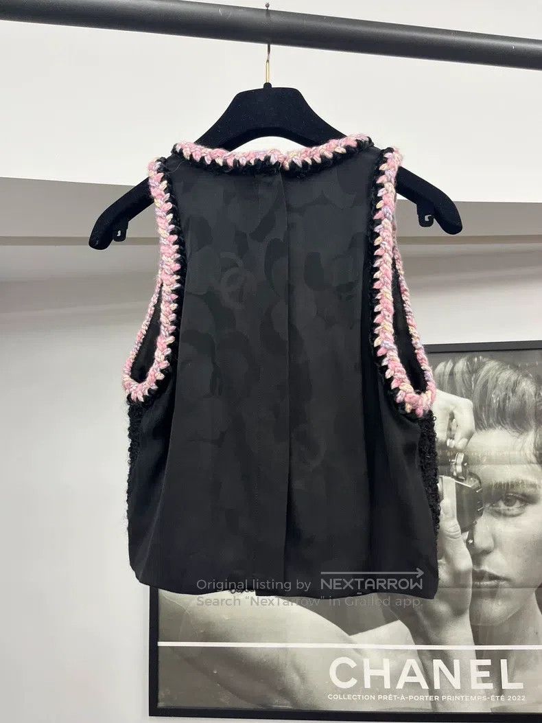 Chanel Chanel 24K pink rolled-edged black tweed vest top Size XS / US 0-2 / IT 36-38 - 2 Thumbnail