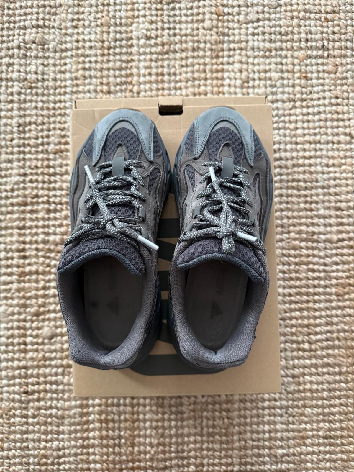 Yeezy Adidas Yeezy Boost 700 V2 Geode EU 41 w/OG Box Size US 8 / EU 41 - 5 Thumbnail