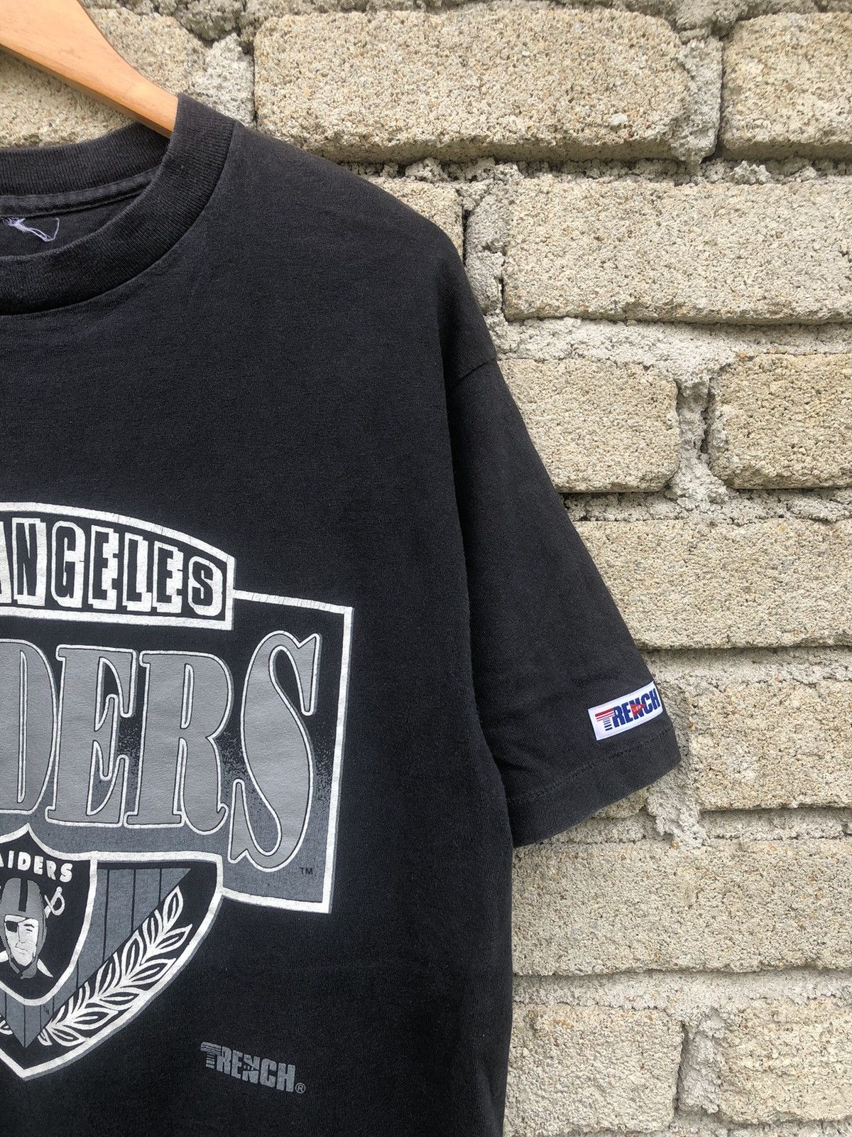 Vintage Vintage 80s NFL Los Angeles Raiders By Trench Tee Size US L / EU 52-54 / 3 - 5 Thumbnail