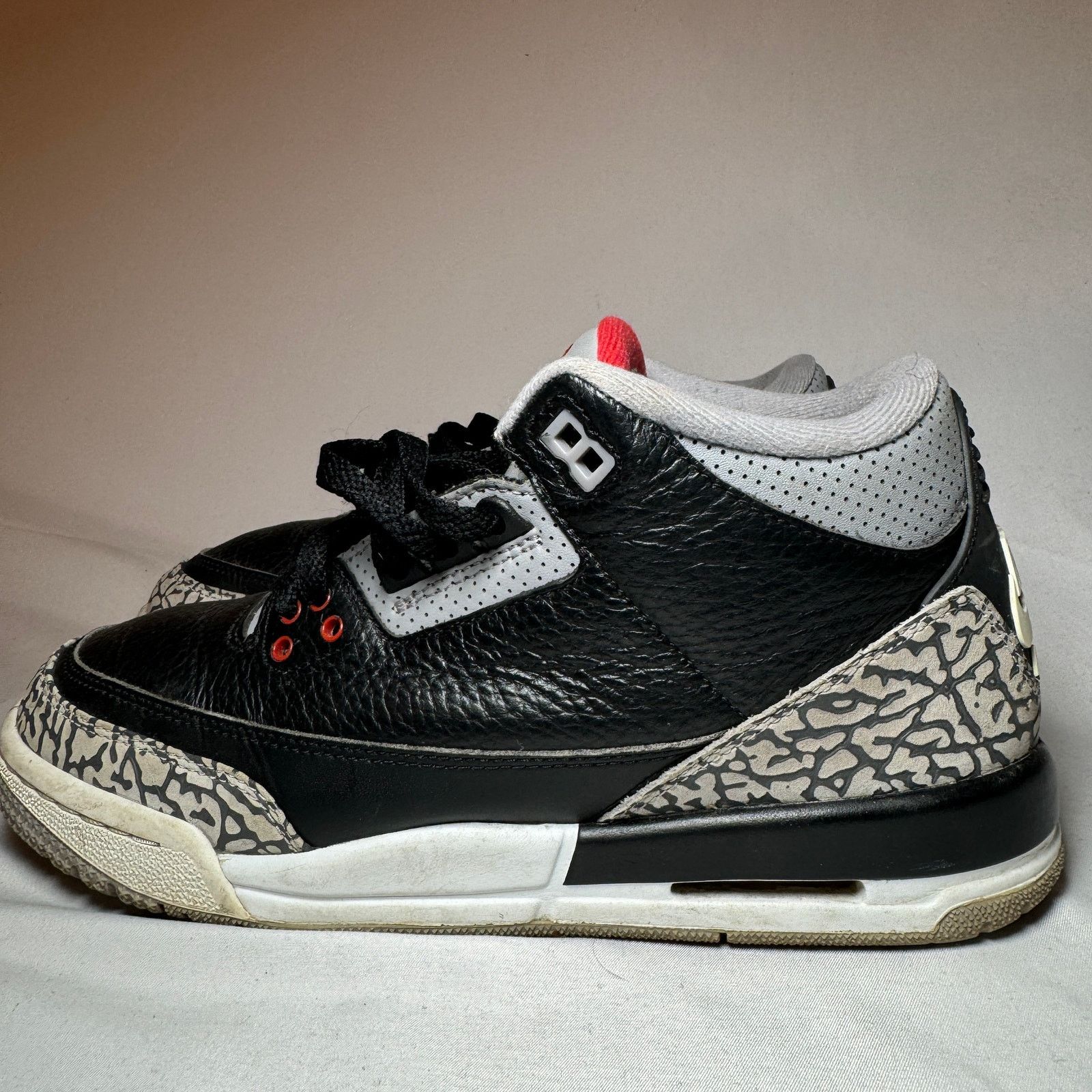 Jordan Brand × Nike Size 7 - Nike Air Jordan 3 Retro OG BG Black Cement 2018 Size US 7 / EU 40 - 9 Thumbnail