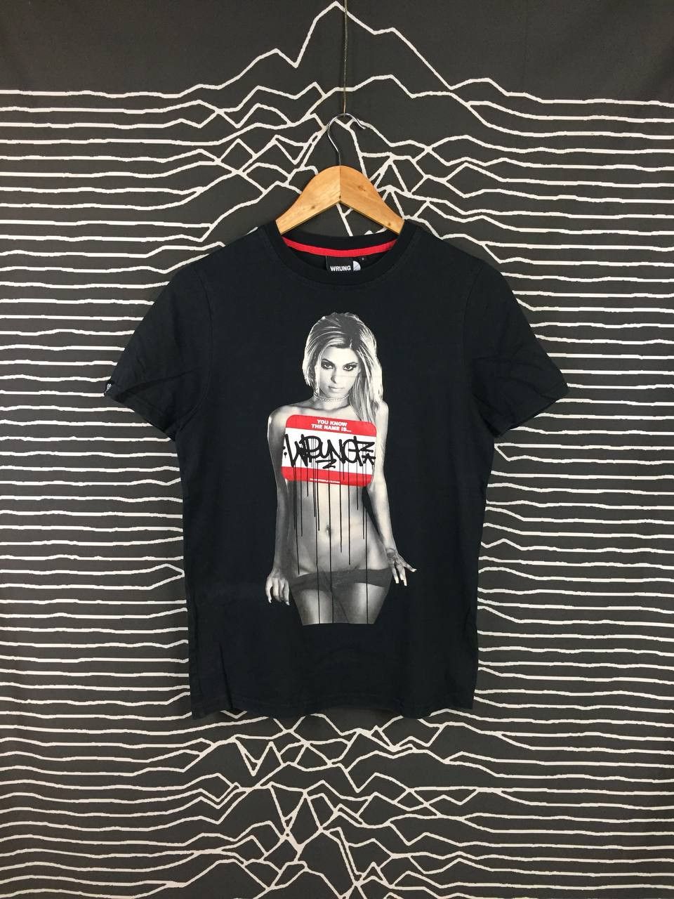 Vintage Wrung Streetwear Paris Sexy Girl Graphic Tee Size US S / EU 44-46 / 1 - 1 Thumbnail