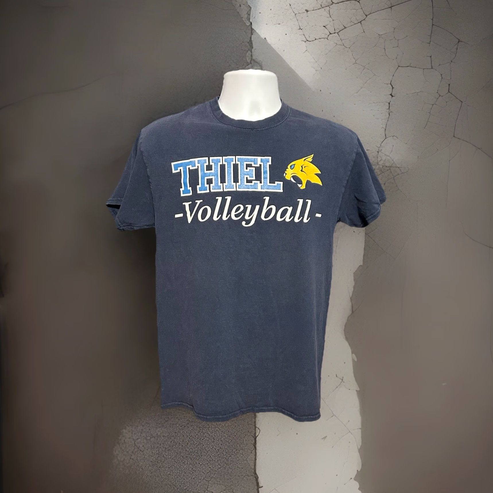 Vintage Thiel College Volleyball Shirt Men Medium Navy Blue Short Sleeve Crew Neck Logo Graphic Print College Sports 2010s Mens Size US M / EU 48-50 / 2 - 7 Thumbnail