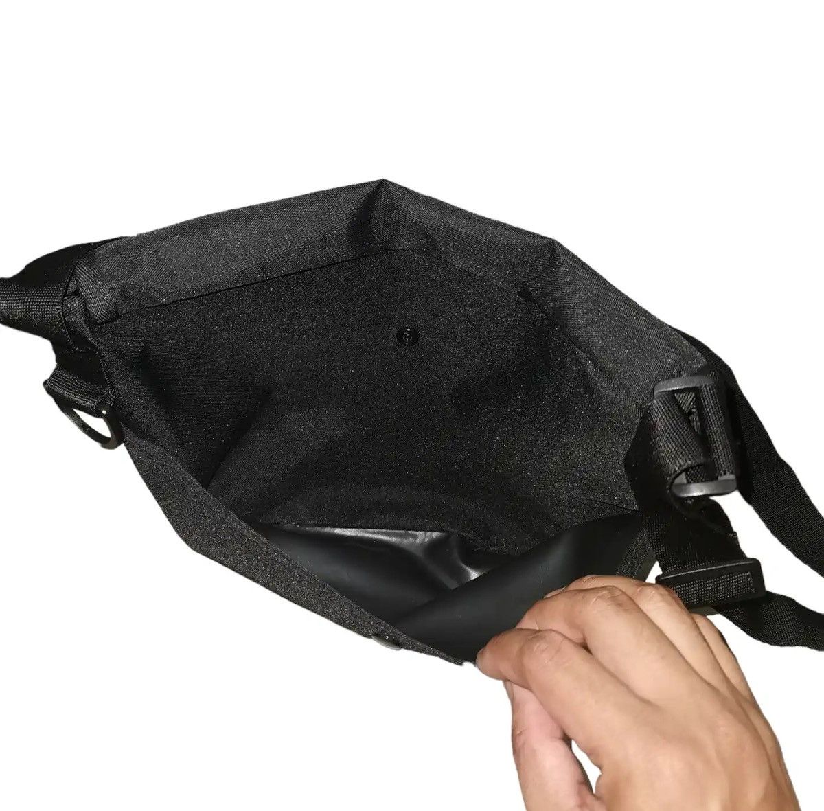 Issey Miyake Iconic Nenet Cats ™️ Logo Embroidery Crossbody Messenger Bag Size ONE SIZE - 5 Thumbnail