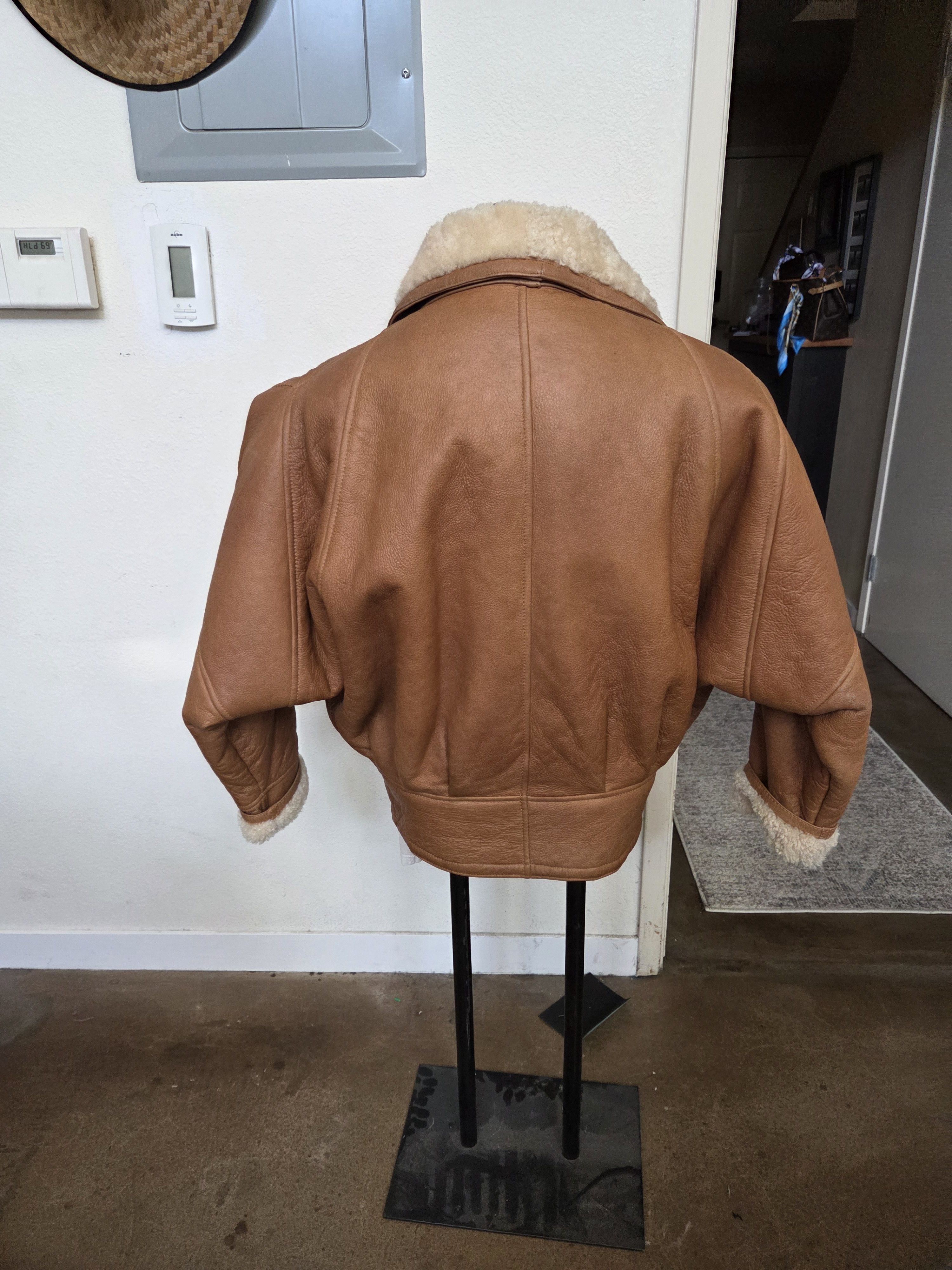 Andrew Marc Andrew Marc Vintage Shearling Bomber Lambskin Dolman Sleeve Size US S / EU 44-46 / 1 - 2 Thumbnail