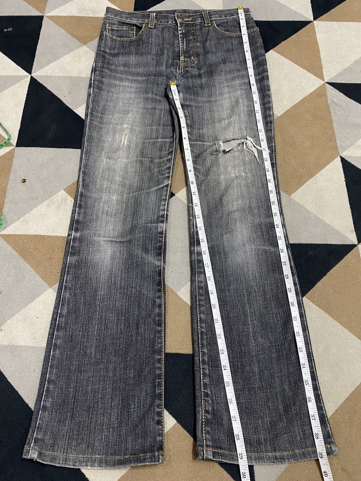 Uniqlo Japanes Uniqlo Black Denim Distressed Flare Jeans Size US 28 / EU 44 - 14 Thumbnail