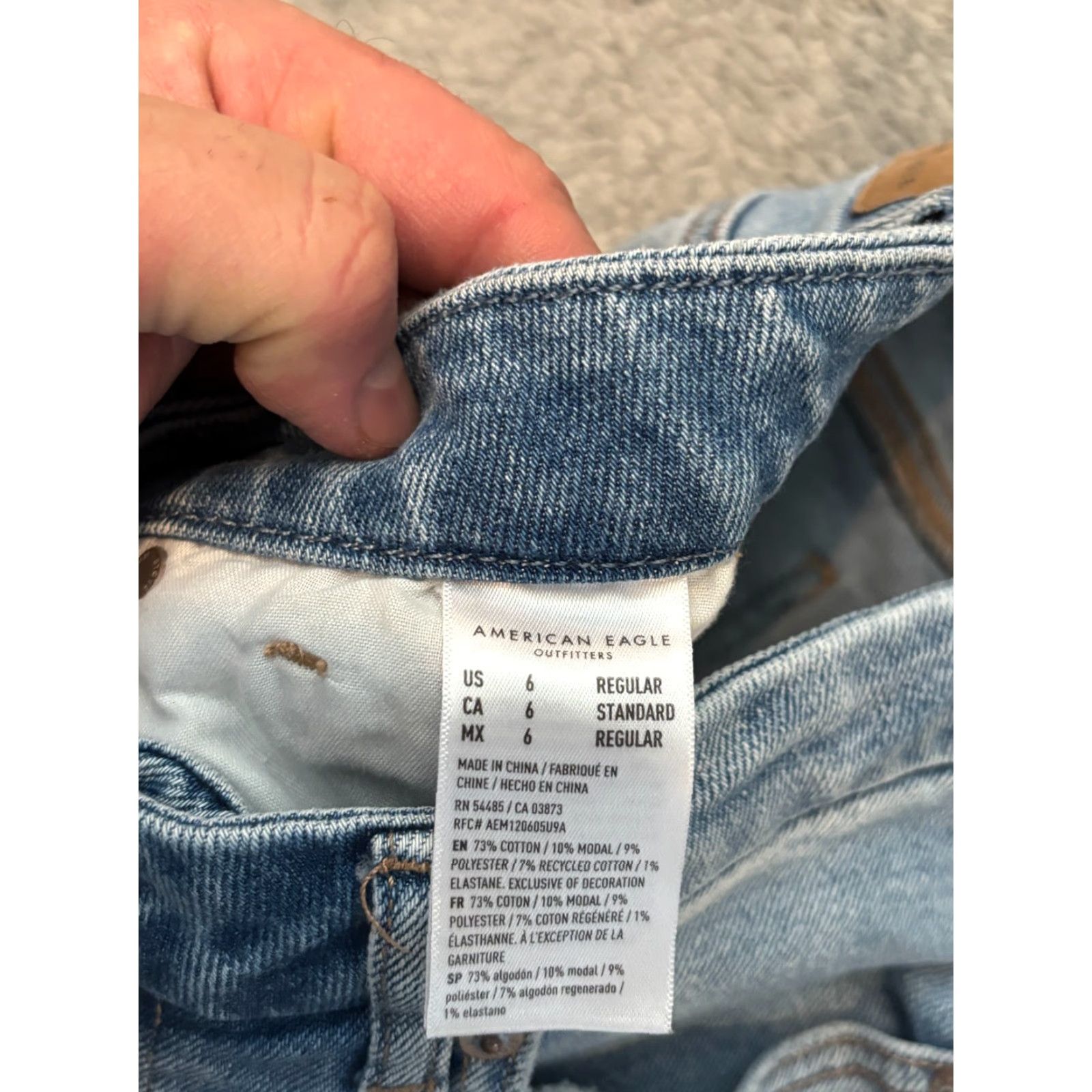American Eagle Outfitters VINTAGE American Eagle Outfitters Curvy Mom Jeans Women’s 6R Blue Light Wash Denim Jeans Women Size 28" / US 6 / IT 42 - 4 Thumbnail