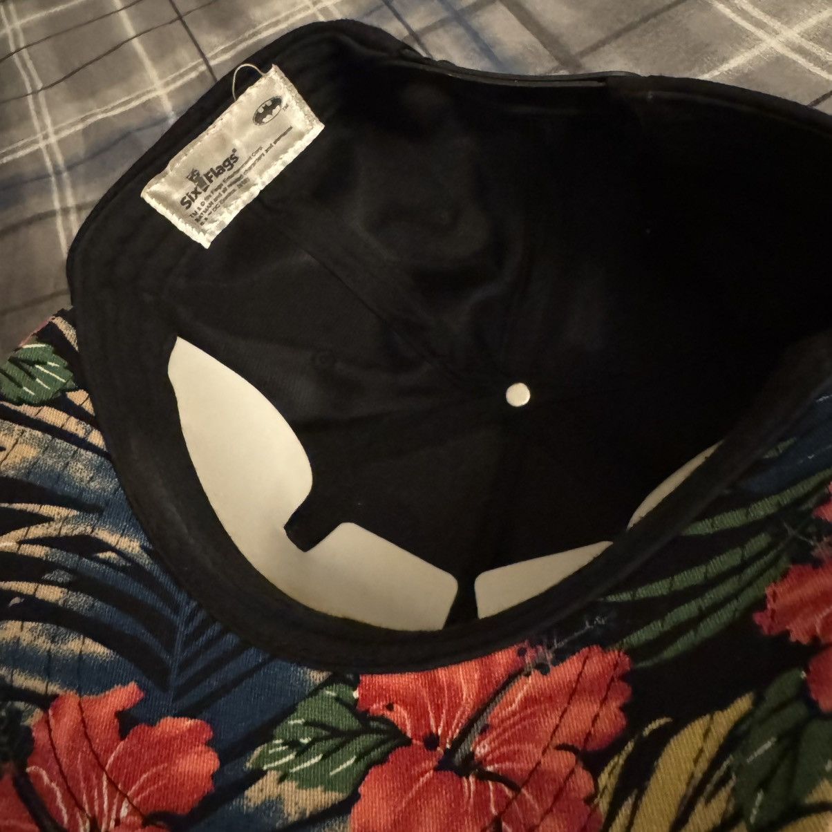 DC Comics Batman Floral SnapBack Six Flags New England Size ONE SIZE - 3 Thumbnail