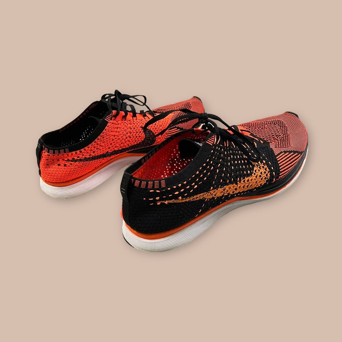 Nike Nike Flyknit Racer "Black Laser Crimson" Size US 10 / EU 43 - 5 Thumbnail