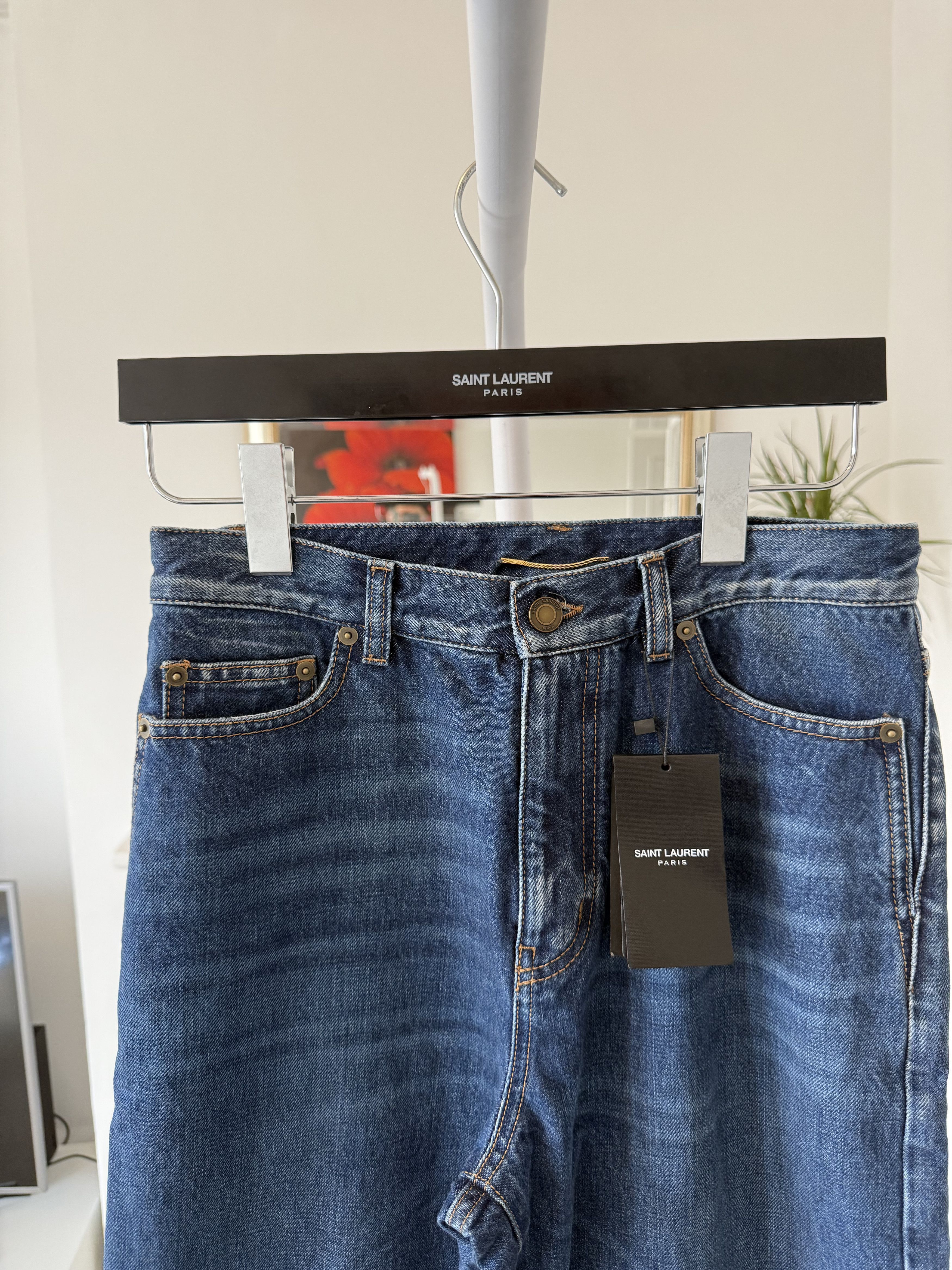 Saint Laurent Paris FW18 Saint Laurent Straight Fit D18 Jeans Size 26" / US 2 / IT 38 - 7 Thumbnail