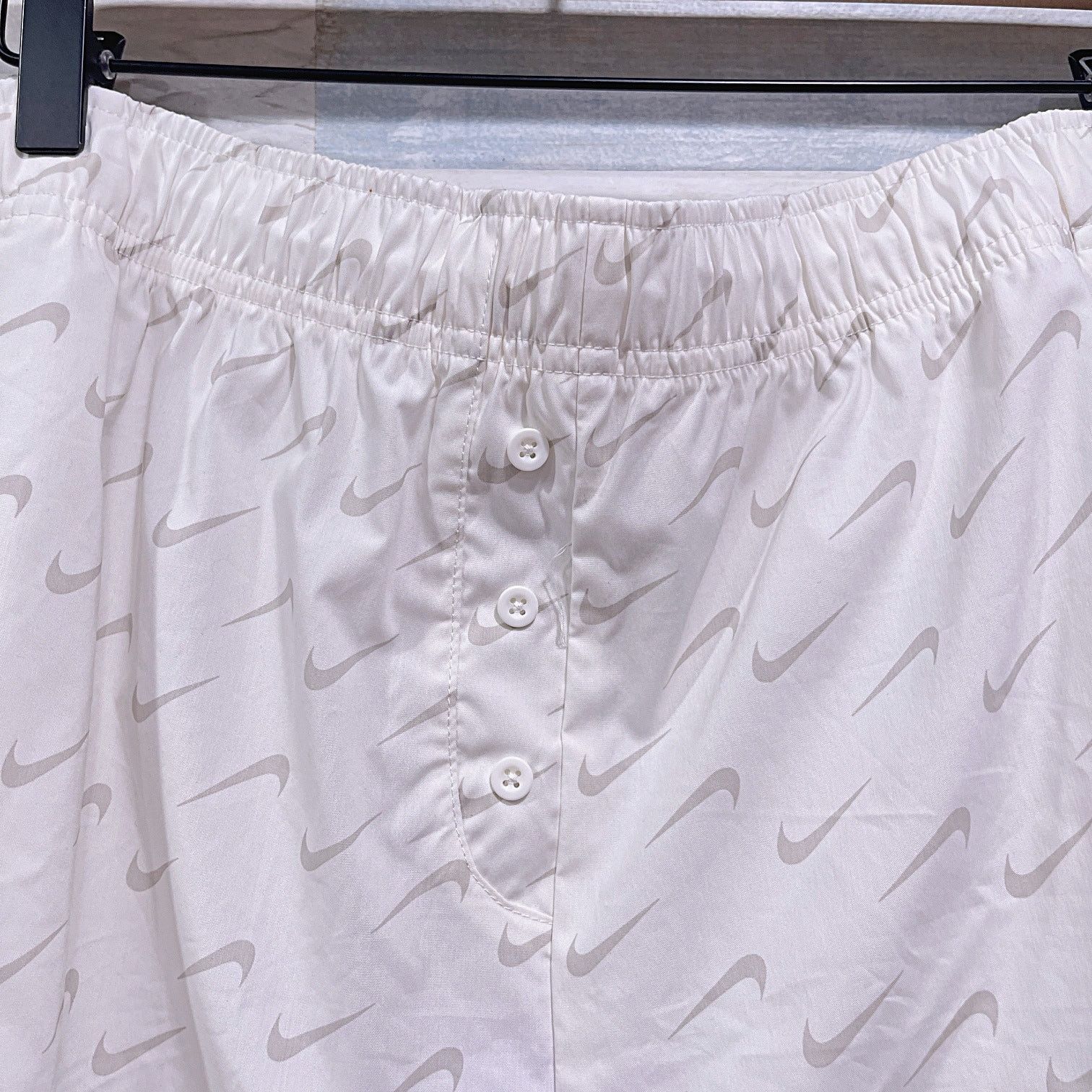 Nike Nike Everyday Modern High-Waisted Logo Short Beige Women XXL Size 40" / US 18 - 2 Thumbnail