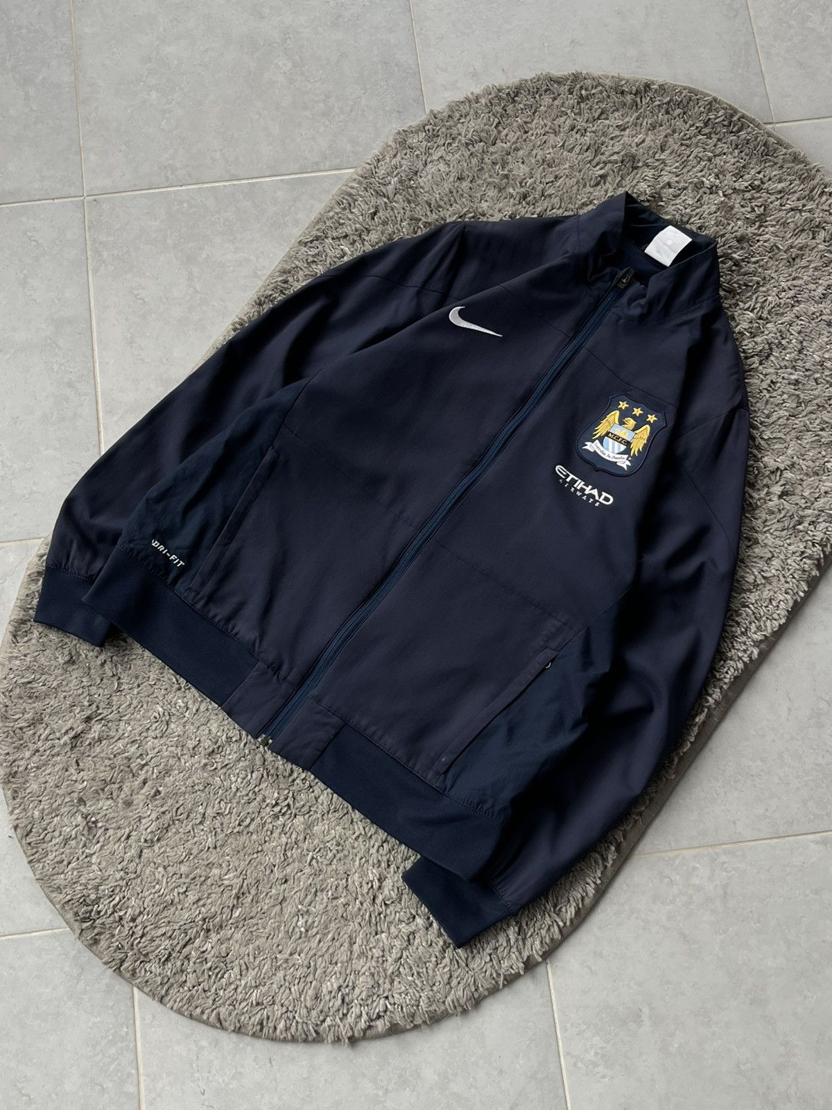 Nike Vintage Nike Light Jacket Soccer football Manchester City Size US M / EU 48-50 / 2 - 2 Thumbnail